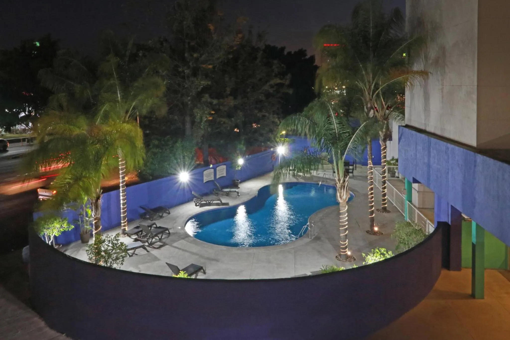 Swimming pool in Staybridge Suites Guadalajara Expo by IHG