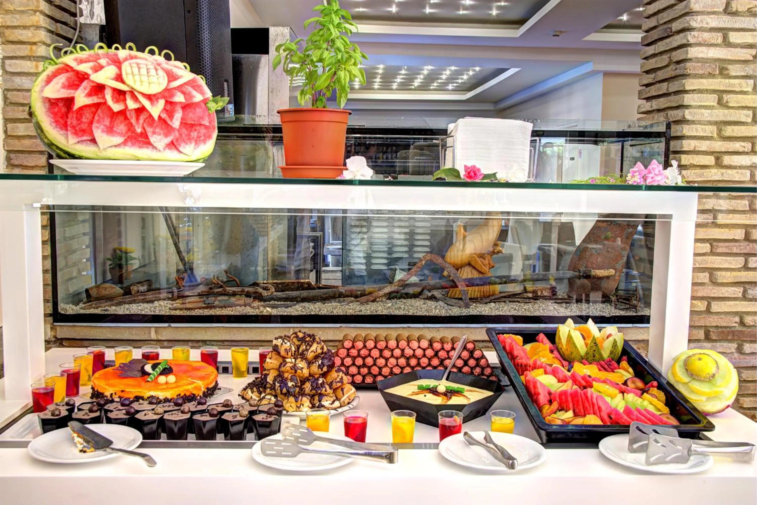 Food in Zante Plaza Hotel & Apartments