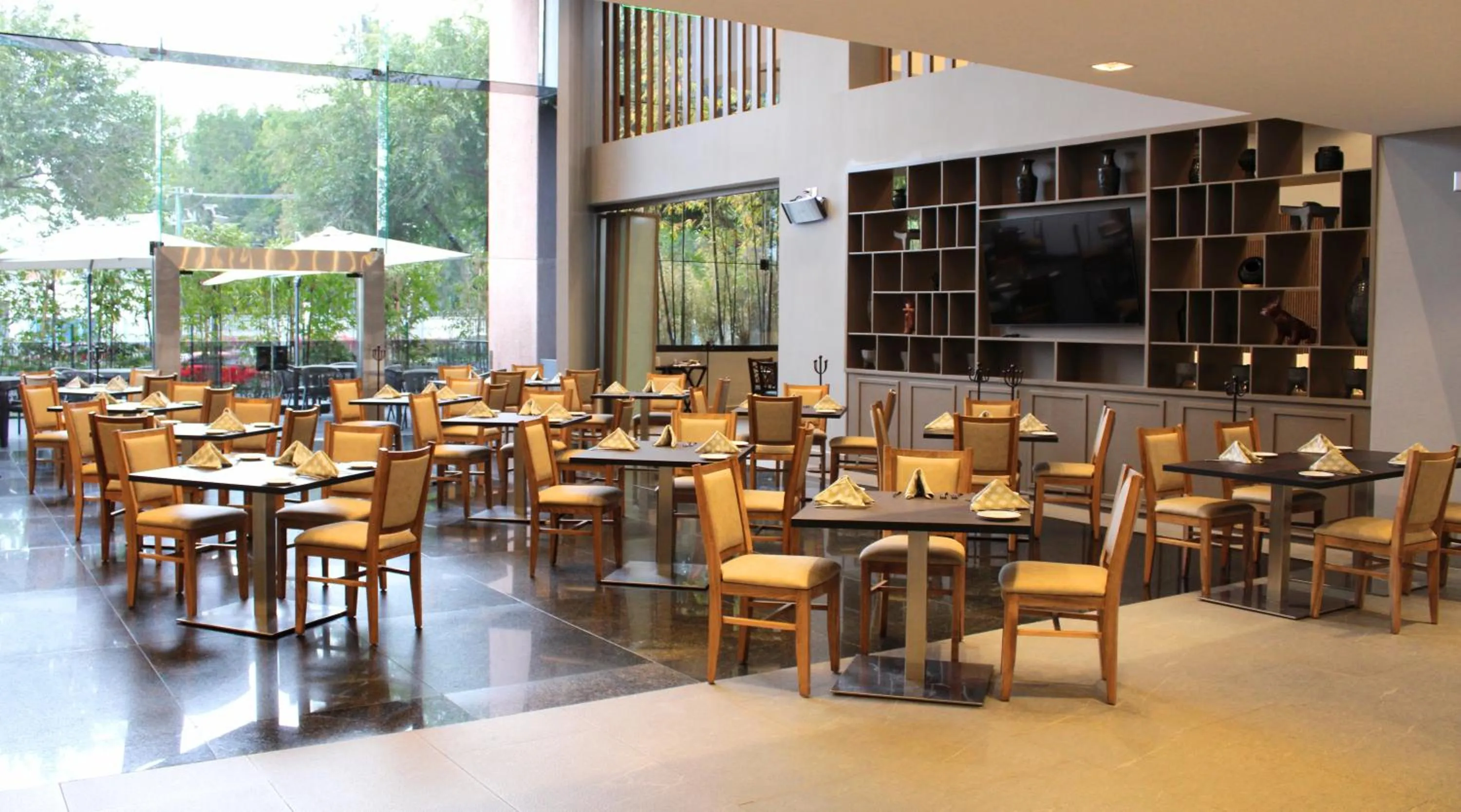 Restaurant/places to eat in Holiday Inn Mexico Dali Airport by IHG