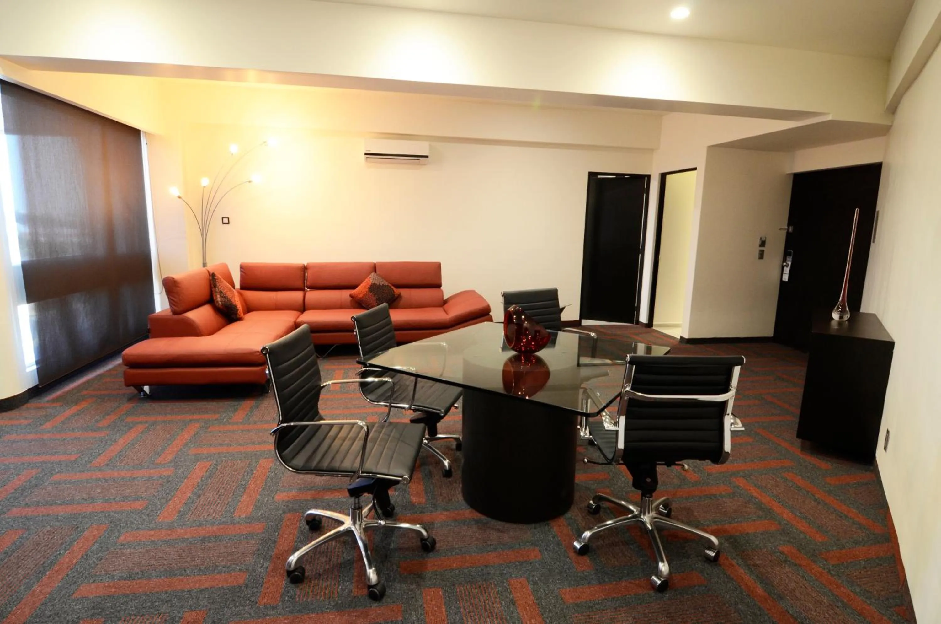 Photo of the whole room in Holiday Inn Mexico Dali Airport by IHG