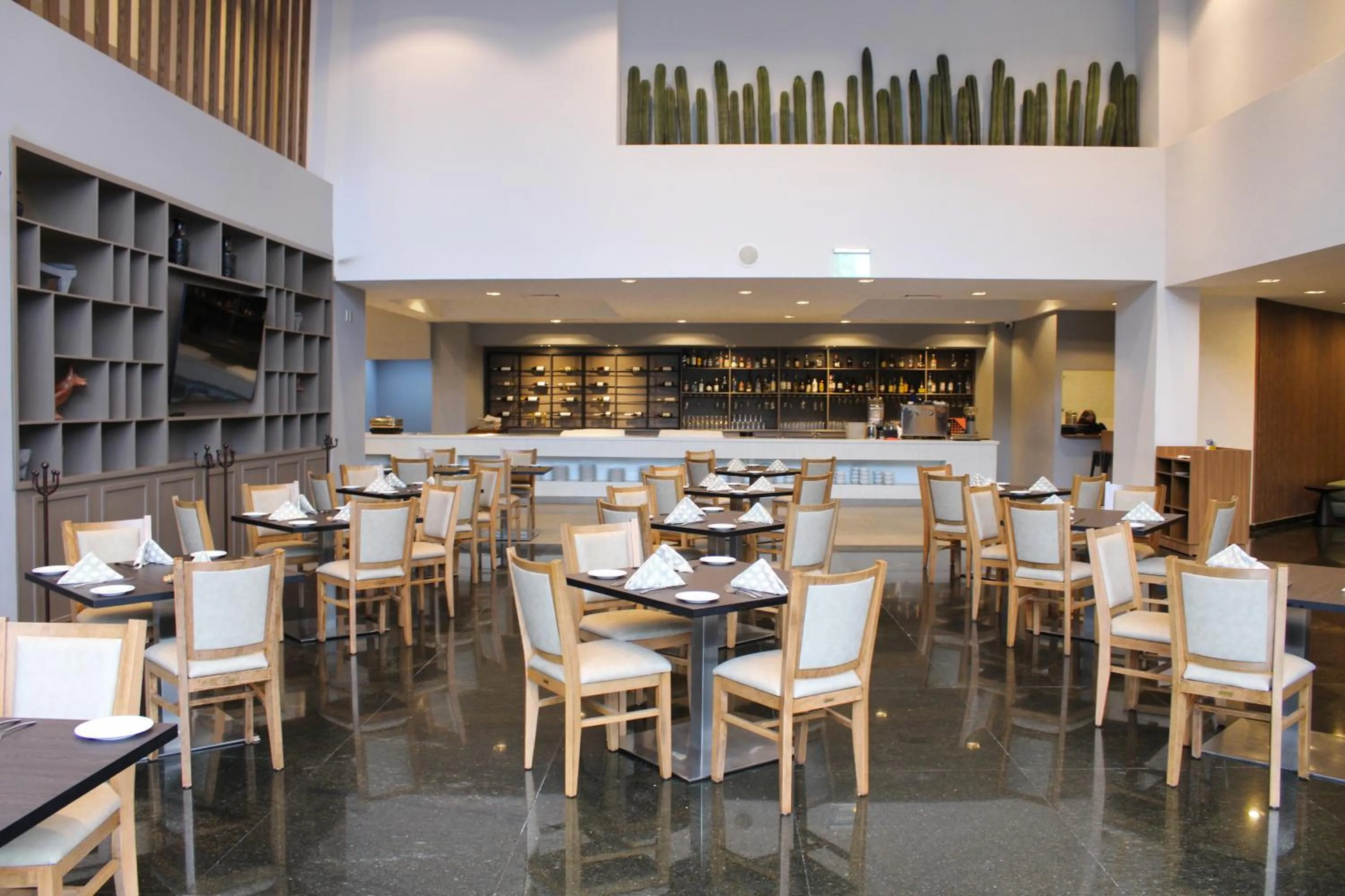 Restaurant/places to eat in Holiday Inn Mexico Dali Airport by IHG