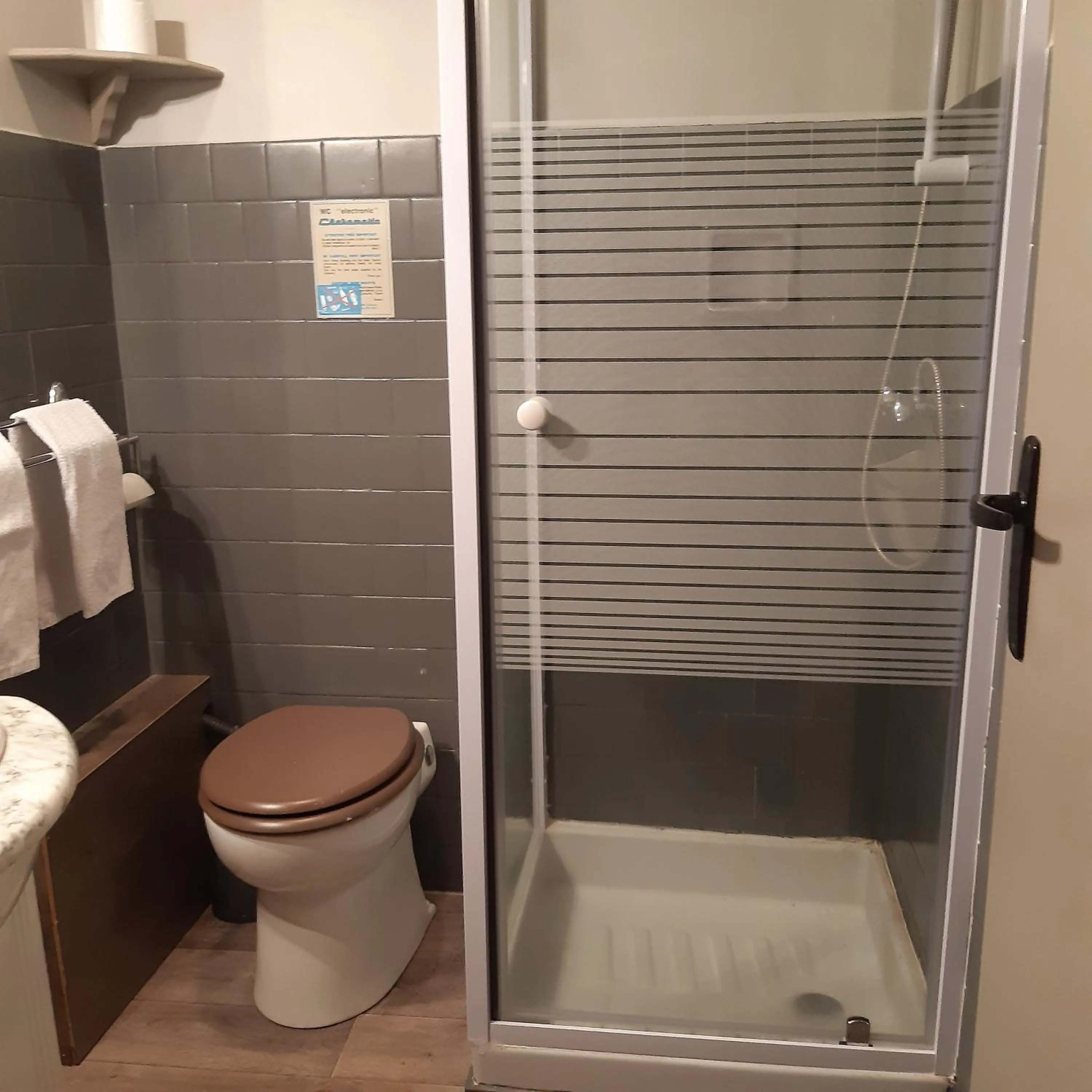 Bathroom in Hotel Valérie