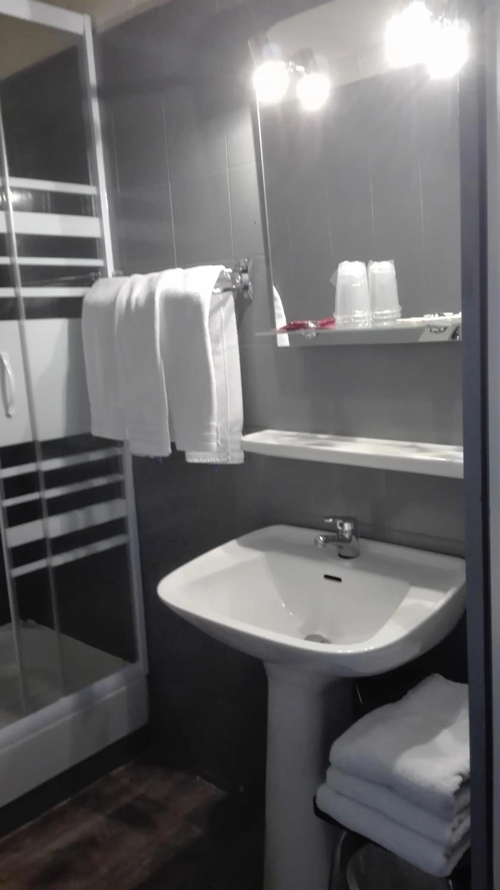 Bathroom in Hotel Valérie