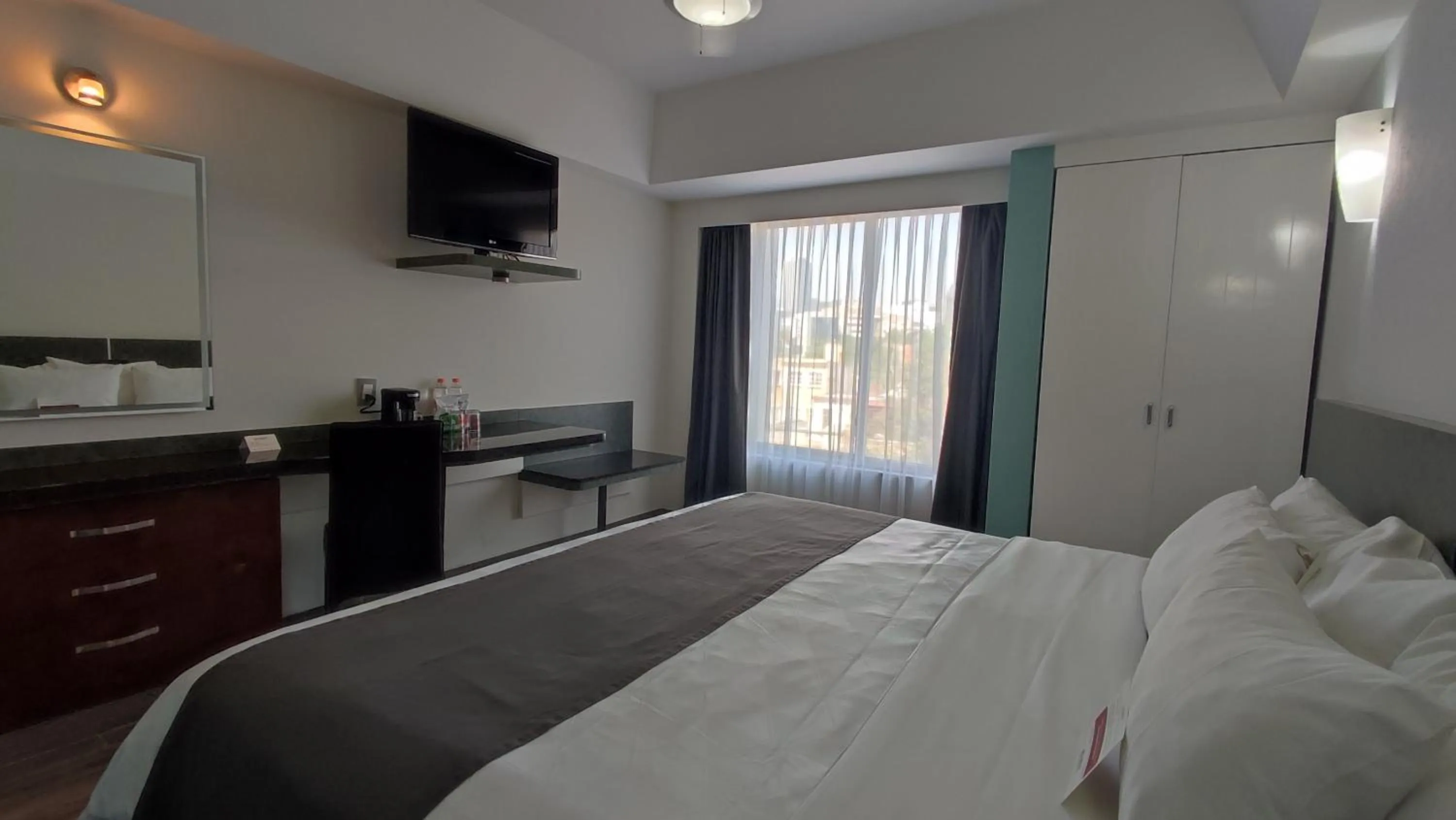 Photo of the whole room, Bed in Hotel Roosevelt Condesa