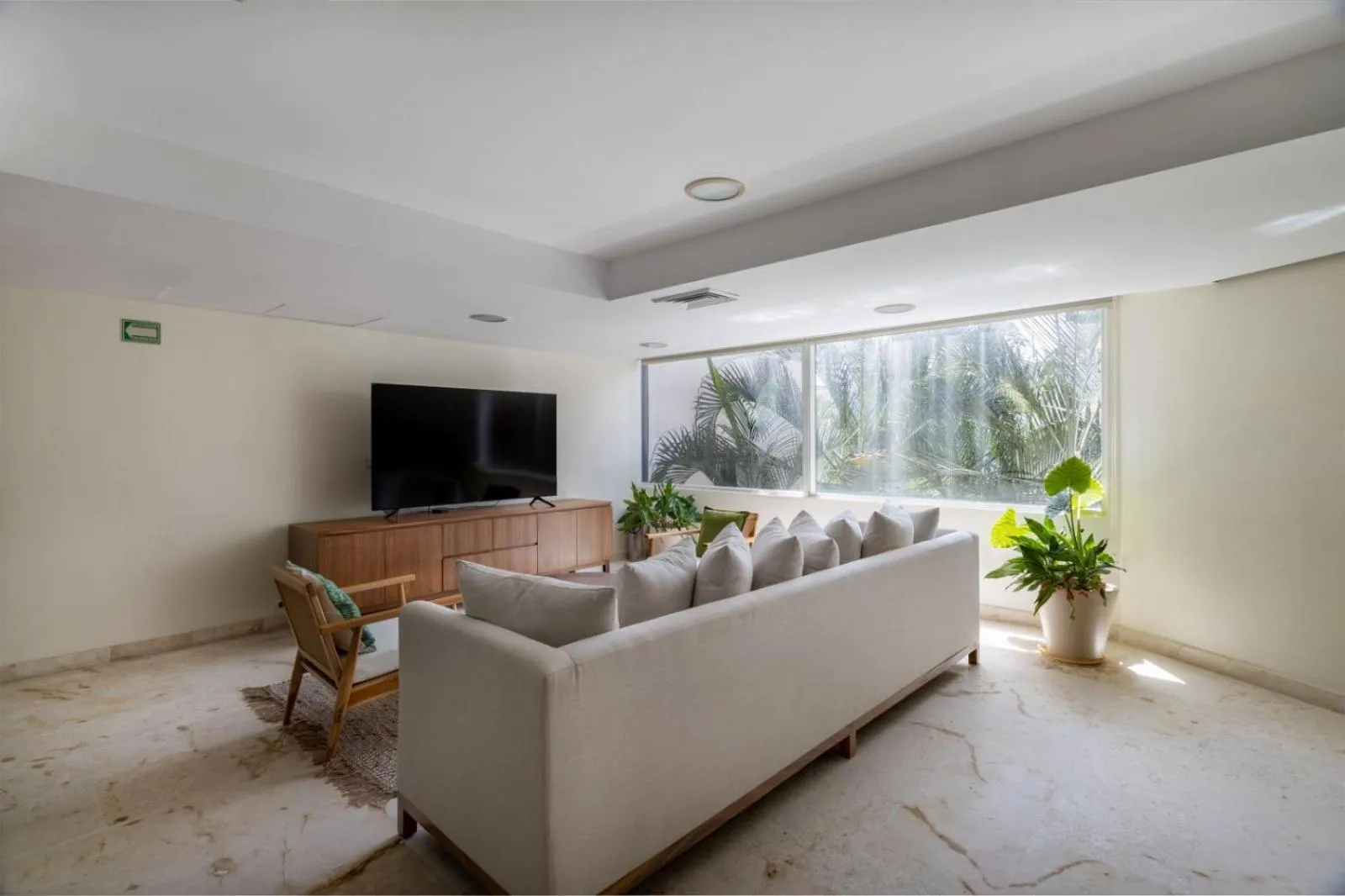 Communal lounge/ TV room in The Elements Oceanfront & Beachside Condo Hotel