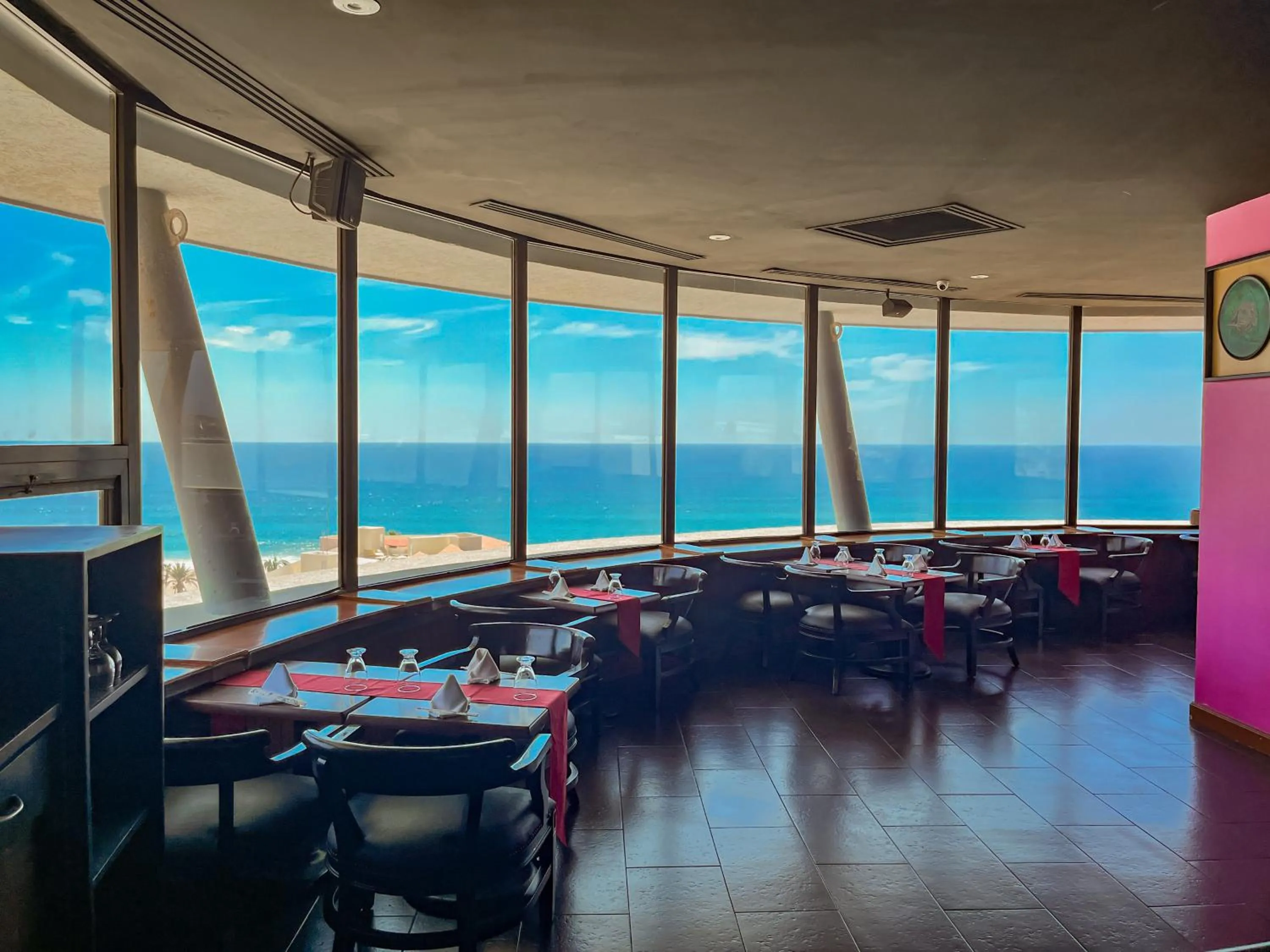 Restaurant/places to eat in GR Solaris Lighthouse