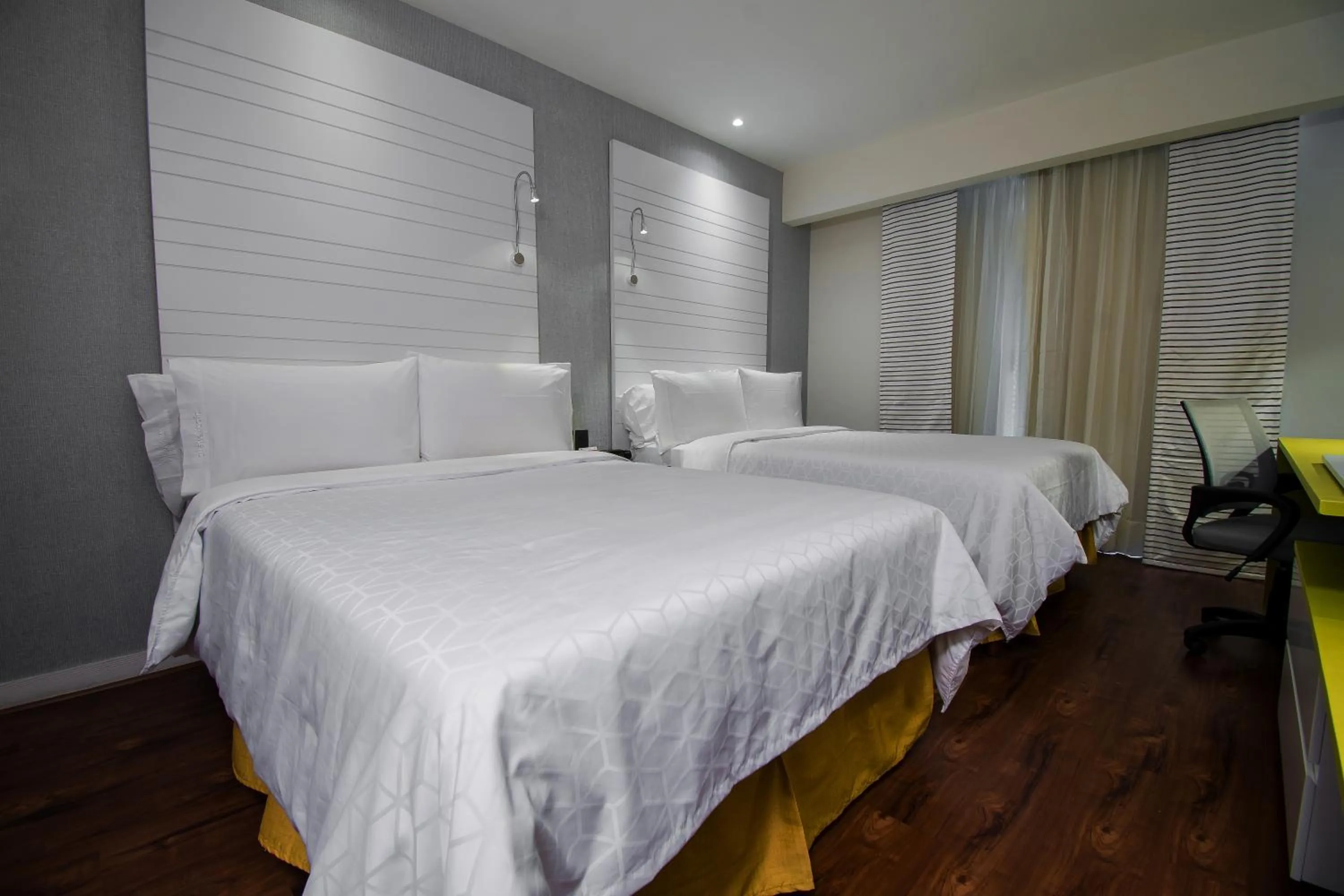 2 Double Beds, Standard, Non-Smoking in BelAir Business a Wyndham Garden Hotel
