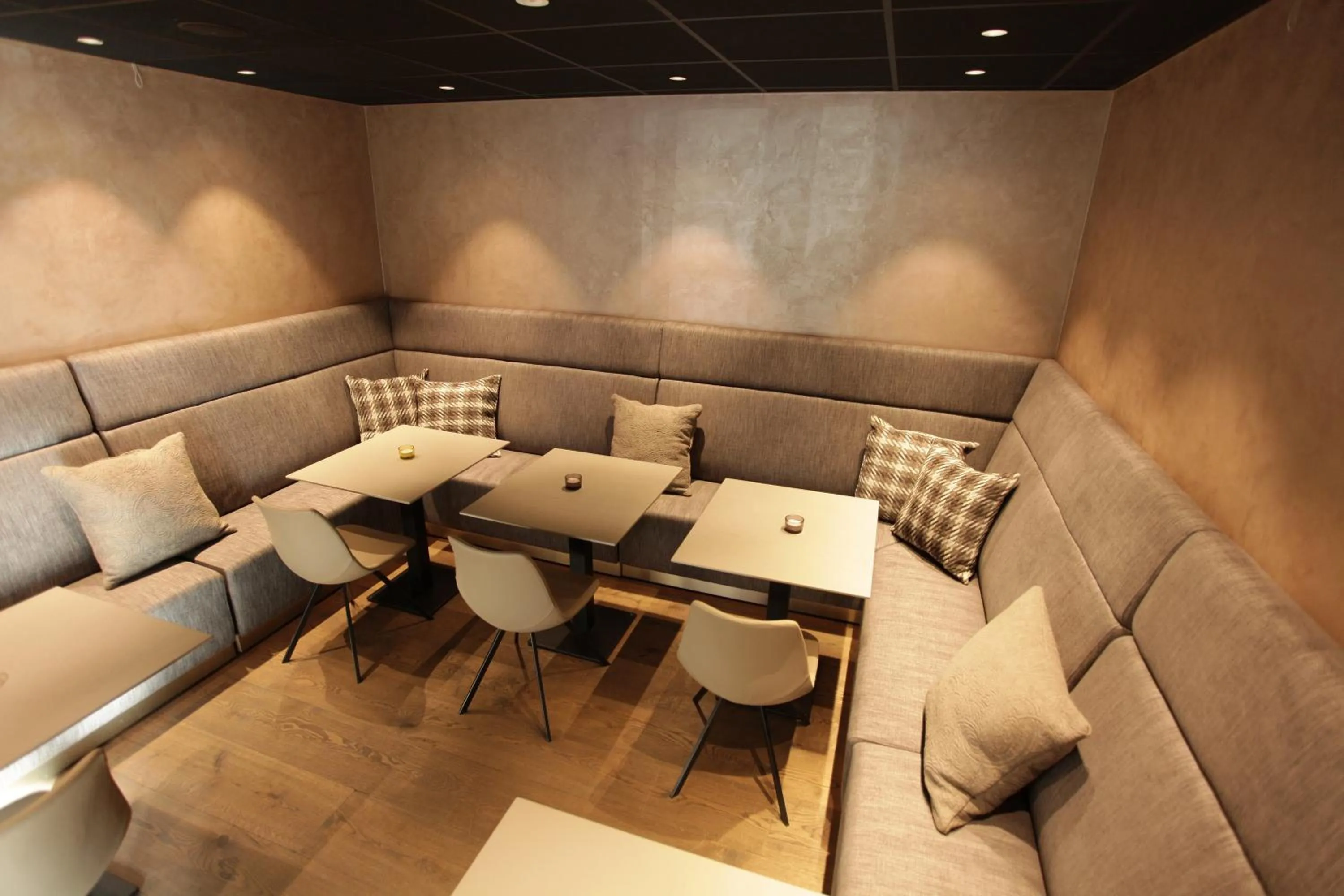 Restaurant/places to eat in Hotel Aurelia