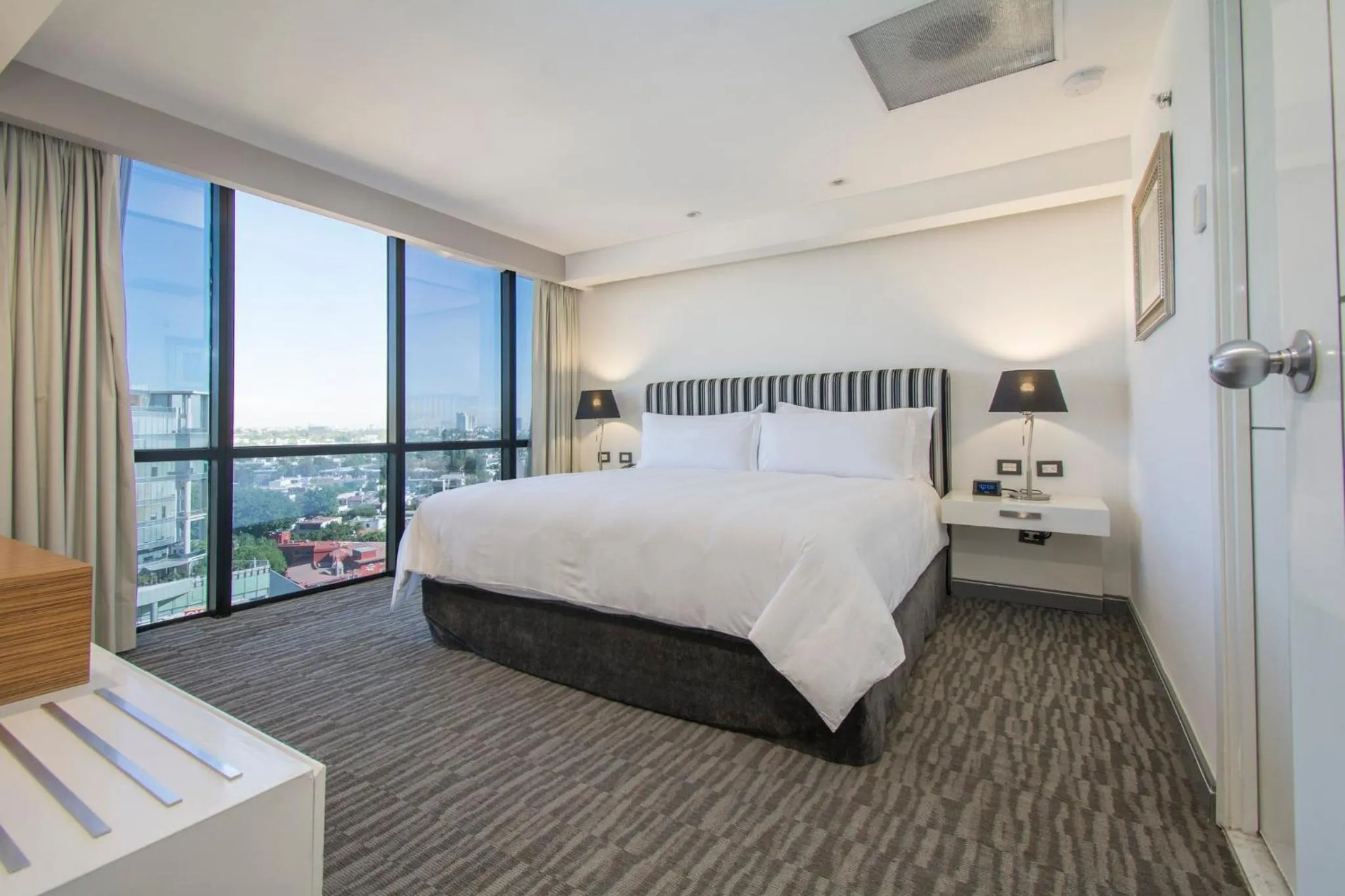 Bedroom, Bed in Presidente InterContinental Guadalajara by IHG