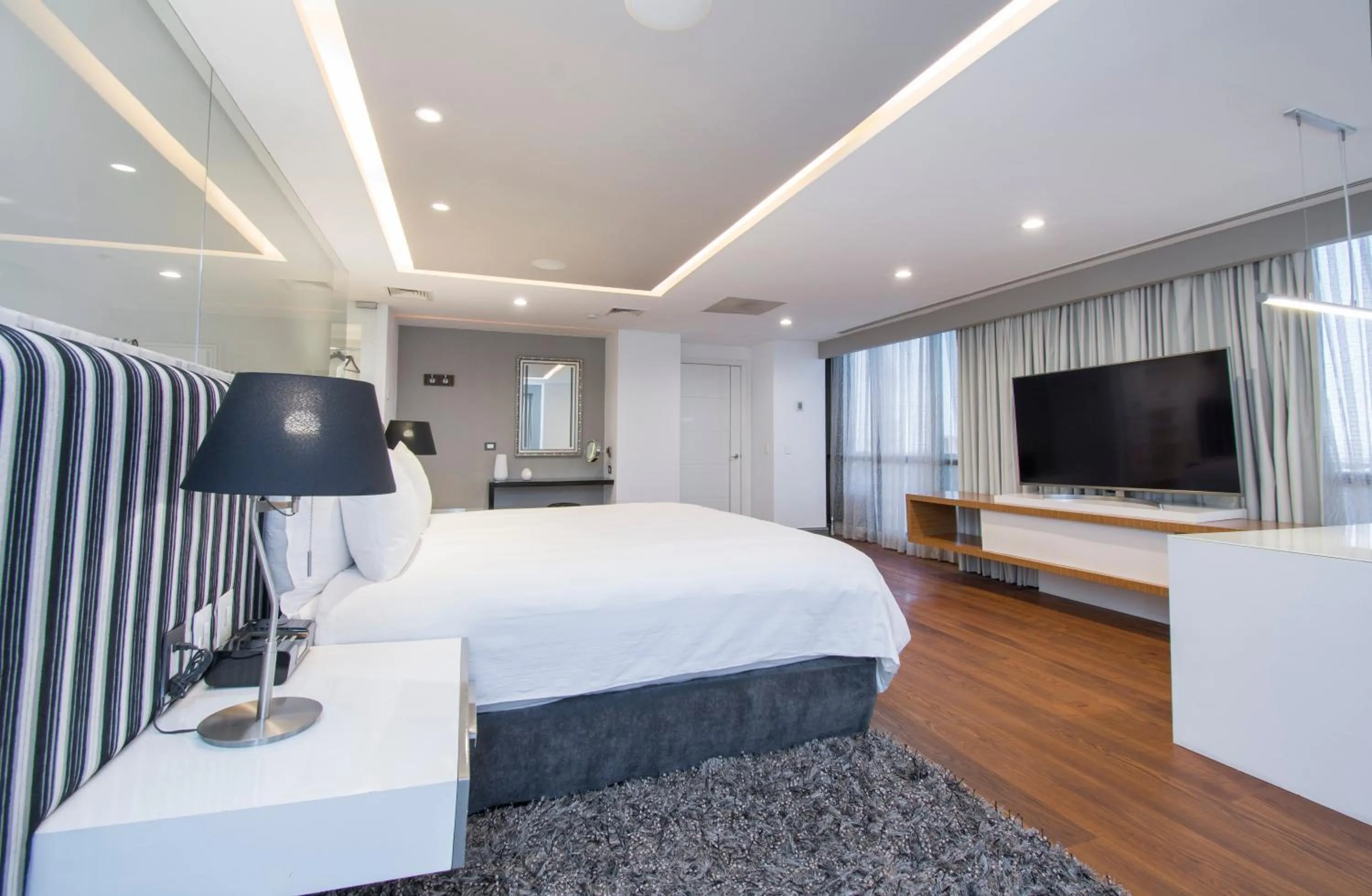 Photo of the whole room, Bed in Presidente InterContinental Guadalajara by IHG