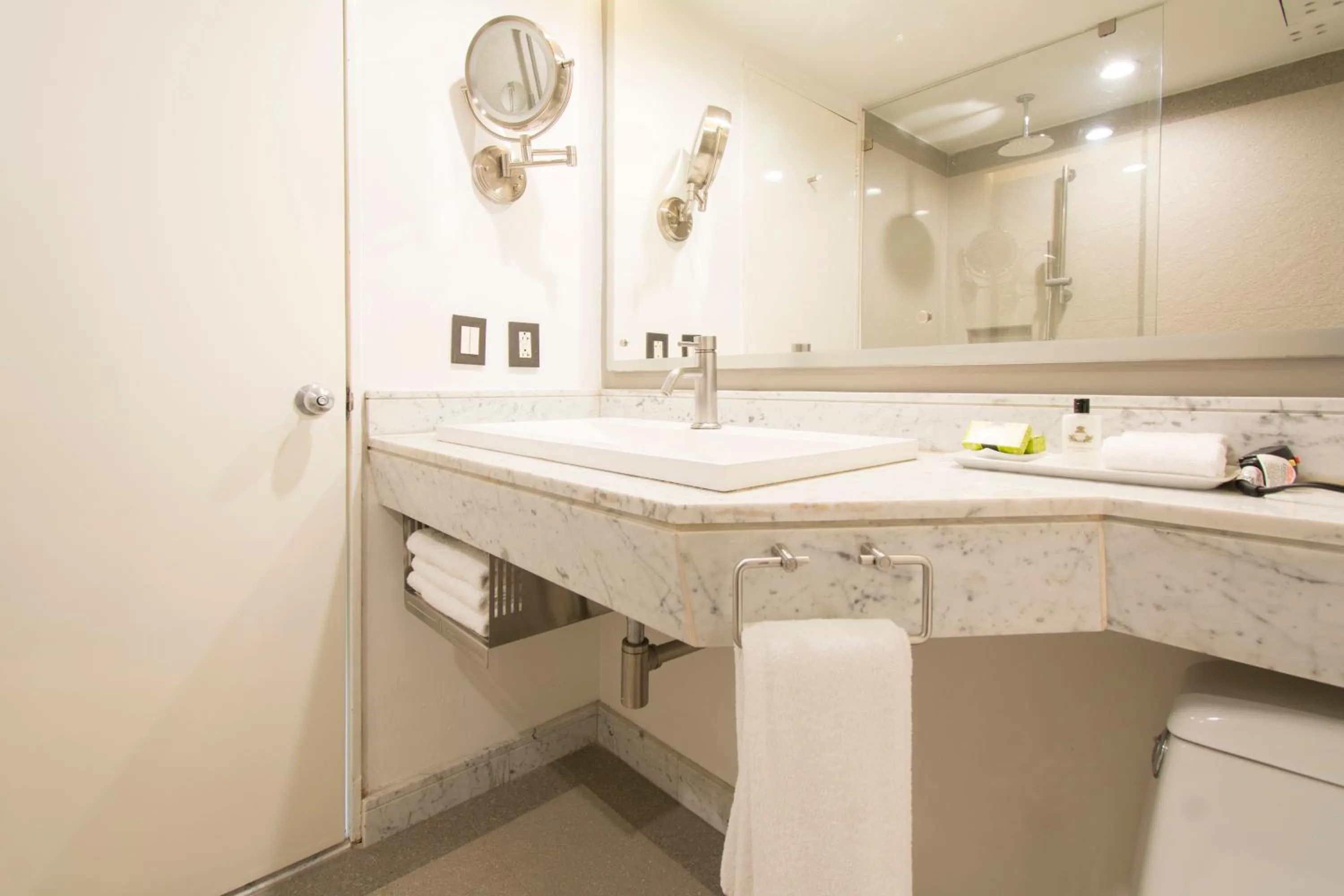 Bathroom in Presidente InterContinental Guadalajara by IHG