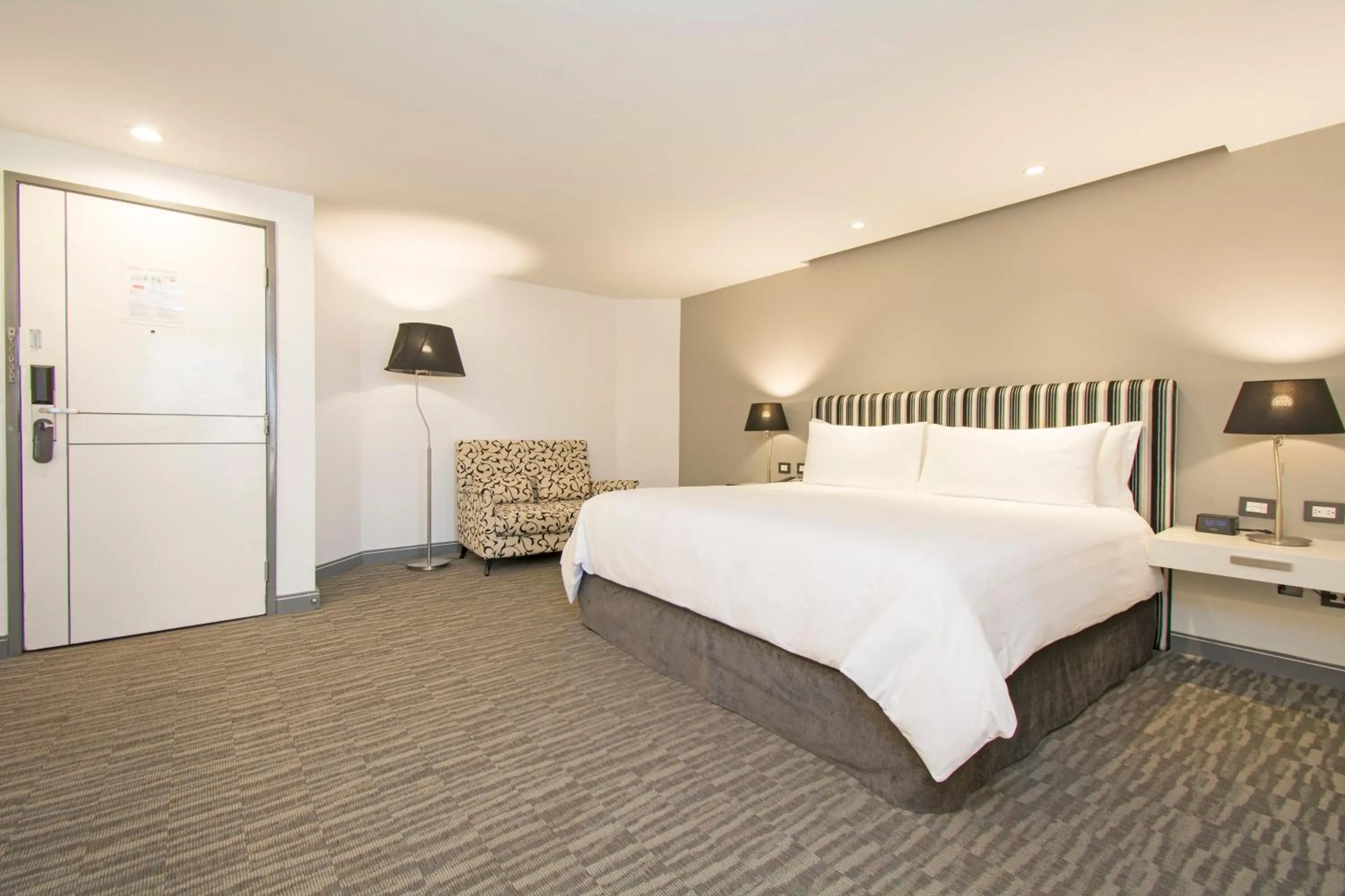 Photo of the whole room, Bed in Presidente InterContinental Guadalajara by IHG