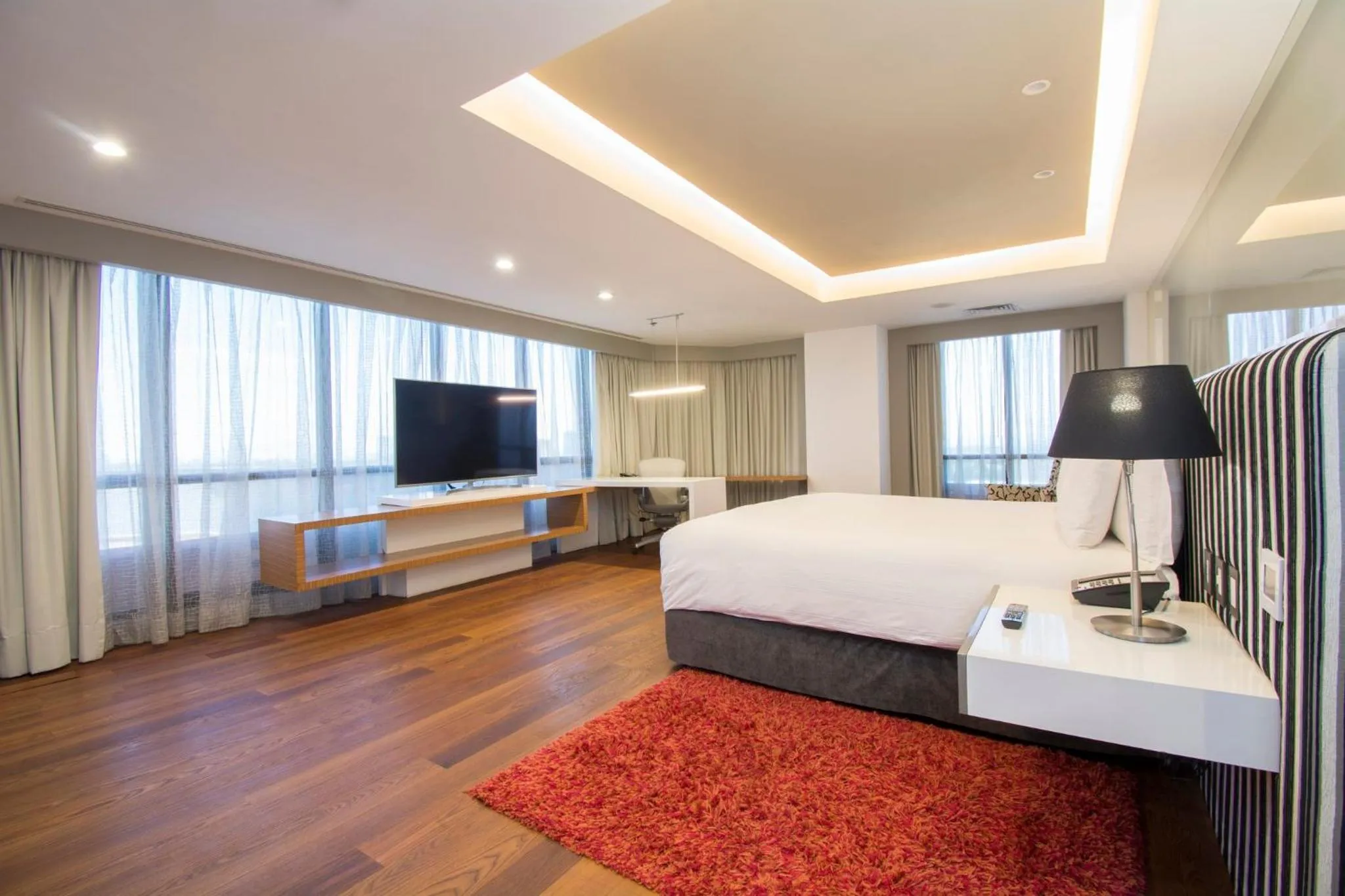 Photo of the whole room, Bed in Presidente InterContinental Guadalajara by IHG