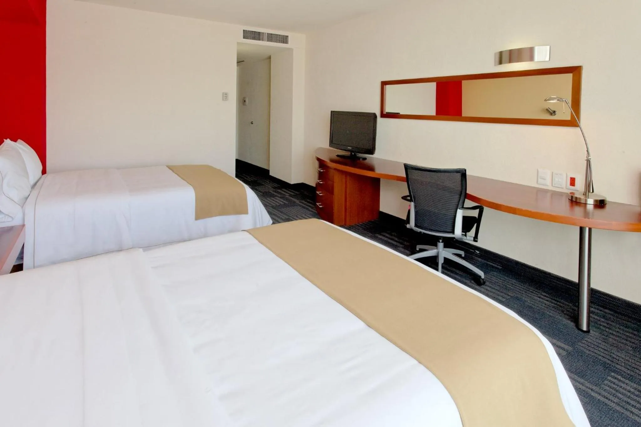 Photo of the whole room, Bed in Holiday Inn Express Guadalajara Expo by IHG