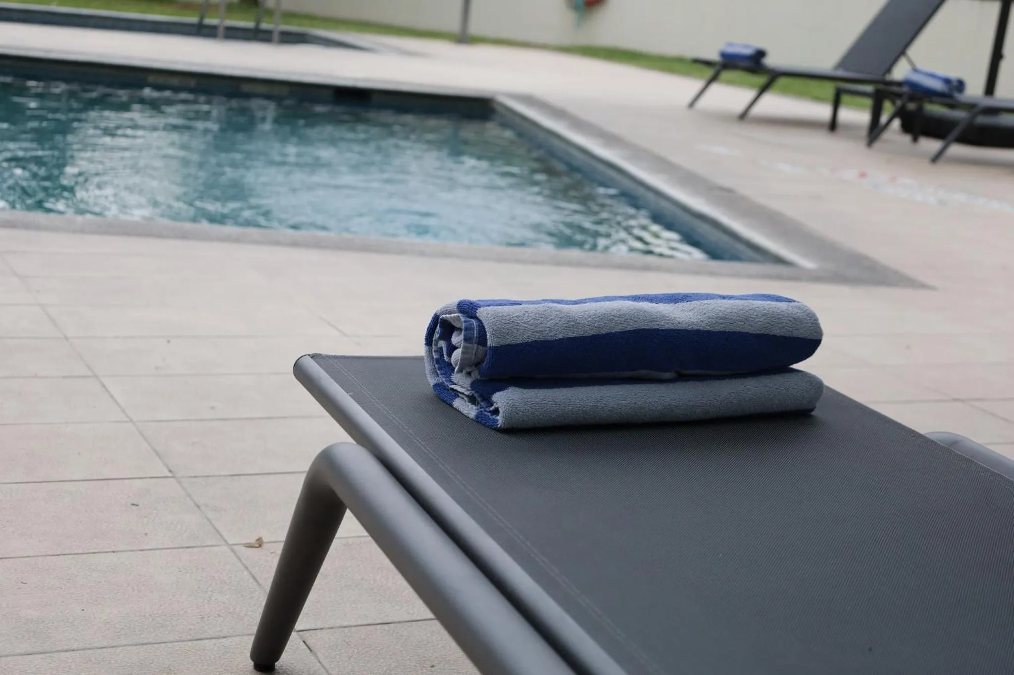 Swimming pool in Holiday Inn Express Guadalajara Expo by IHG