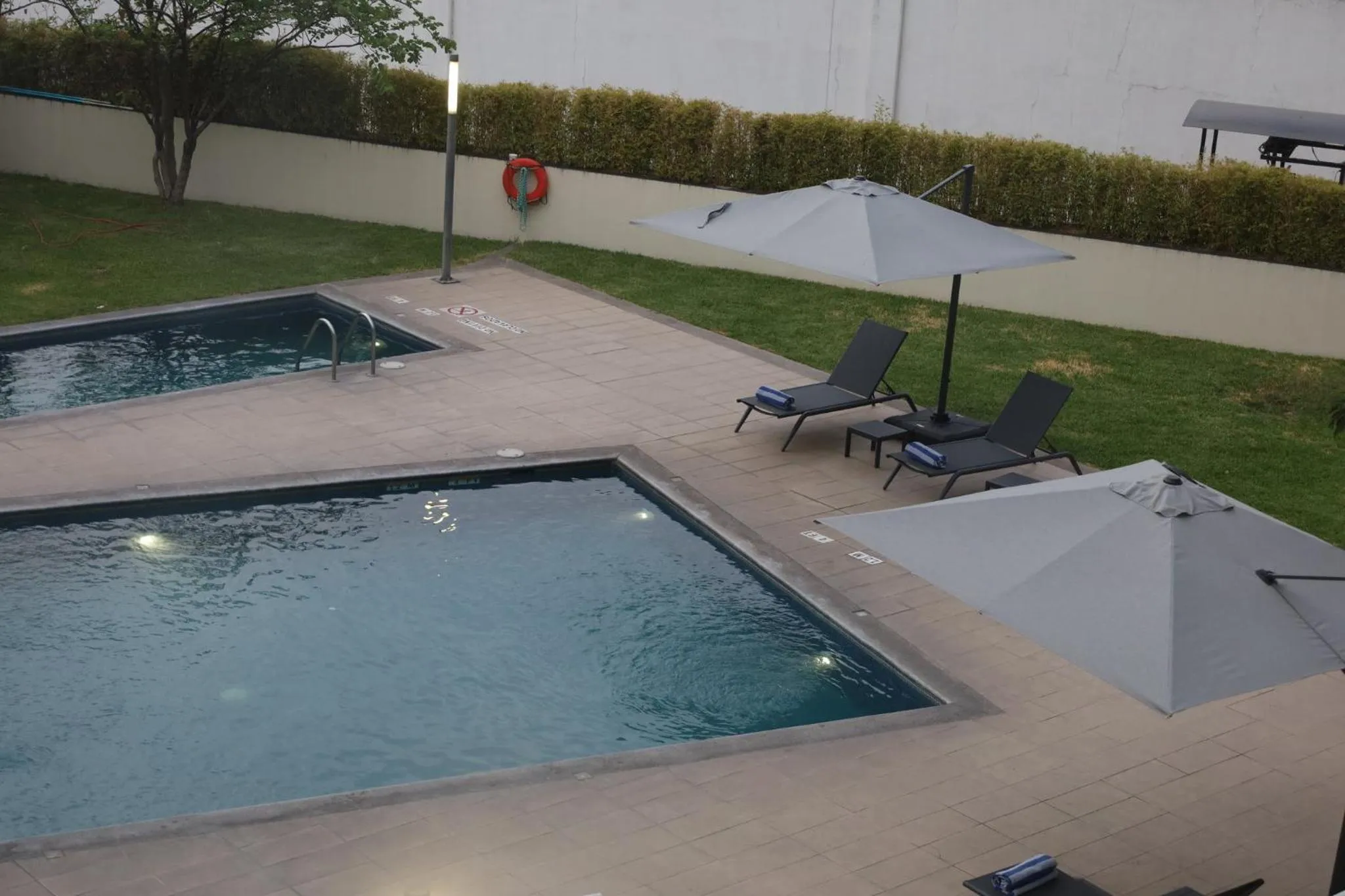 Swimming pool in Holiday Inn Express Guadalajara Expo by IHG