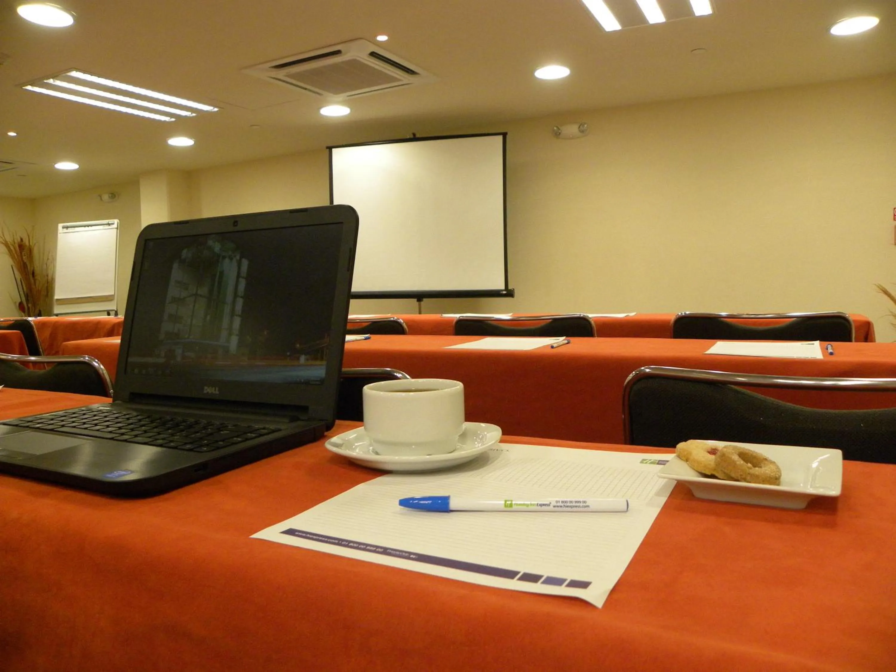 Meeting/conference room in Holiday Inn Express Guadalajara Expo by IHG