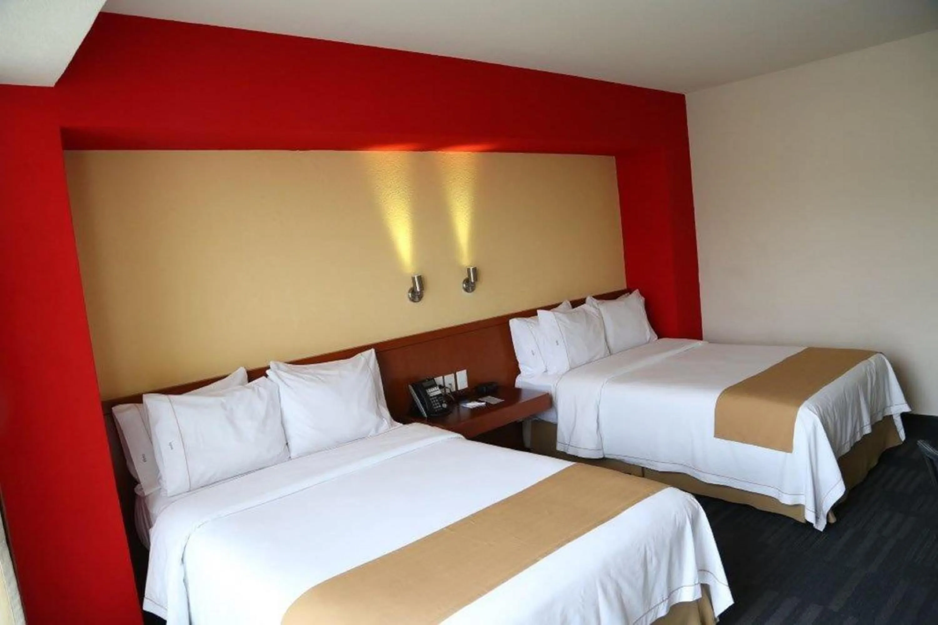 Photo of the whole room, Bed in Holiday Inn Express Guadalajara Expo by IHG