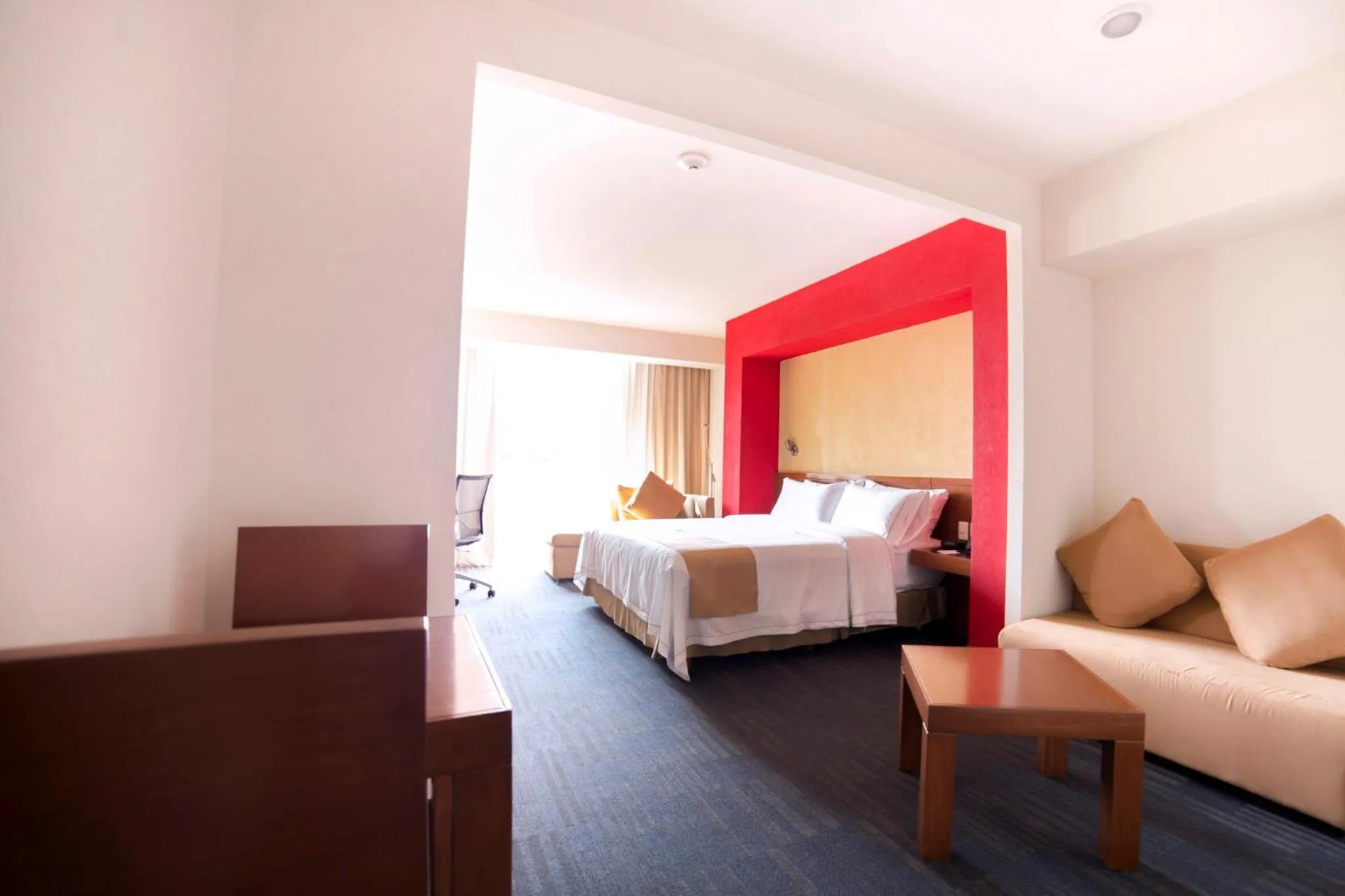 Photo of the whole room, Bed in Holiday Inn Express Guadalajara Expo by IHG