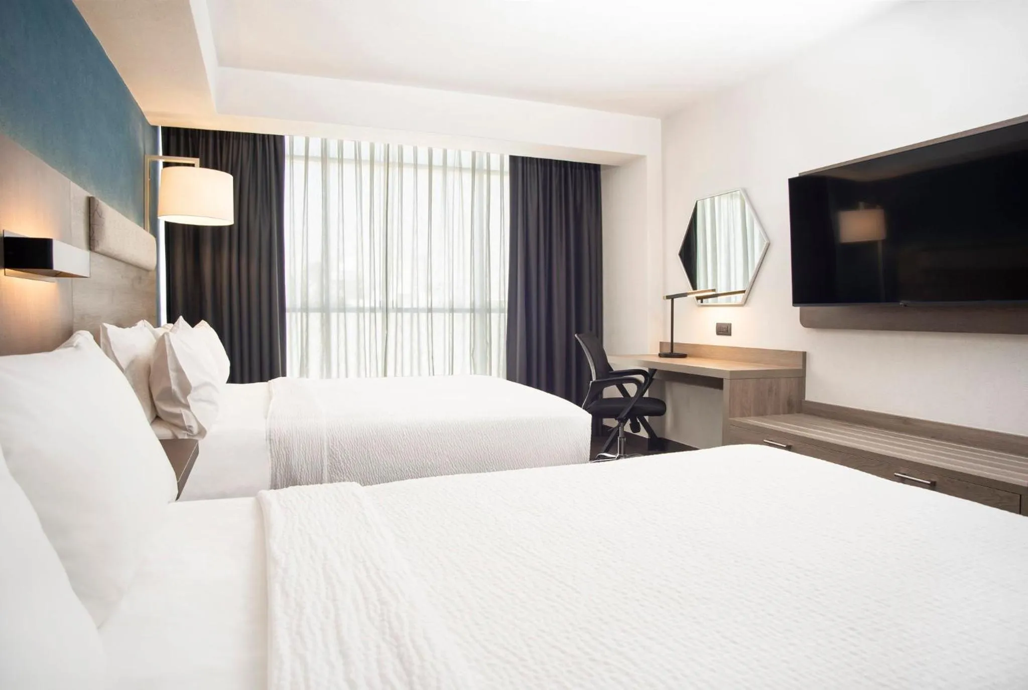 Photo of the whole room, Bed in Holiday Inn Express Guadalajara Expo by IHG