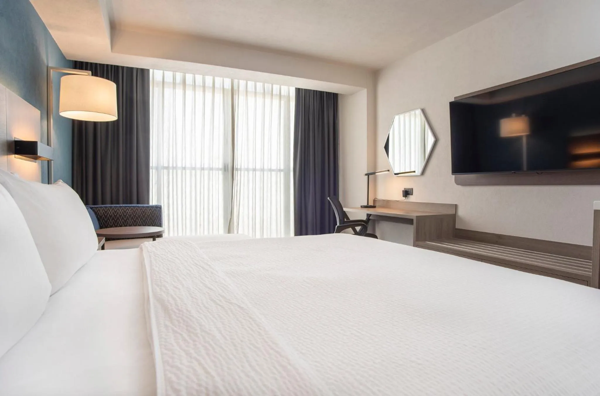 Photo of the whole room, Bed in Holiday Inn Express Guadalajara Expo by IHG