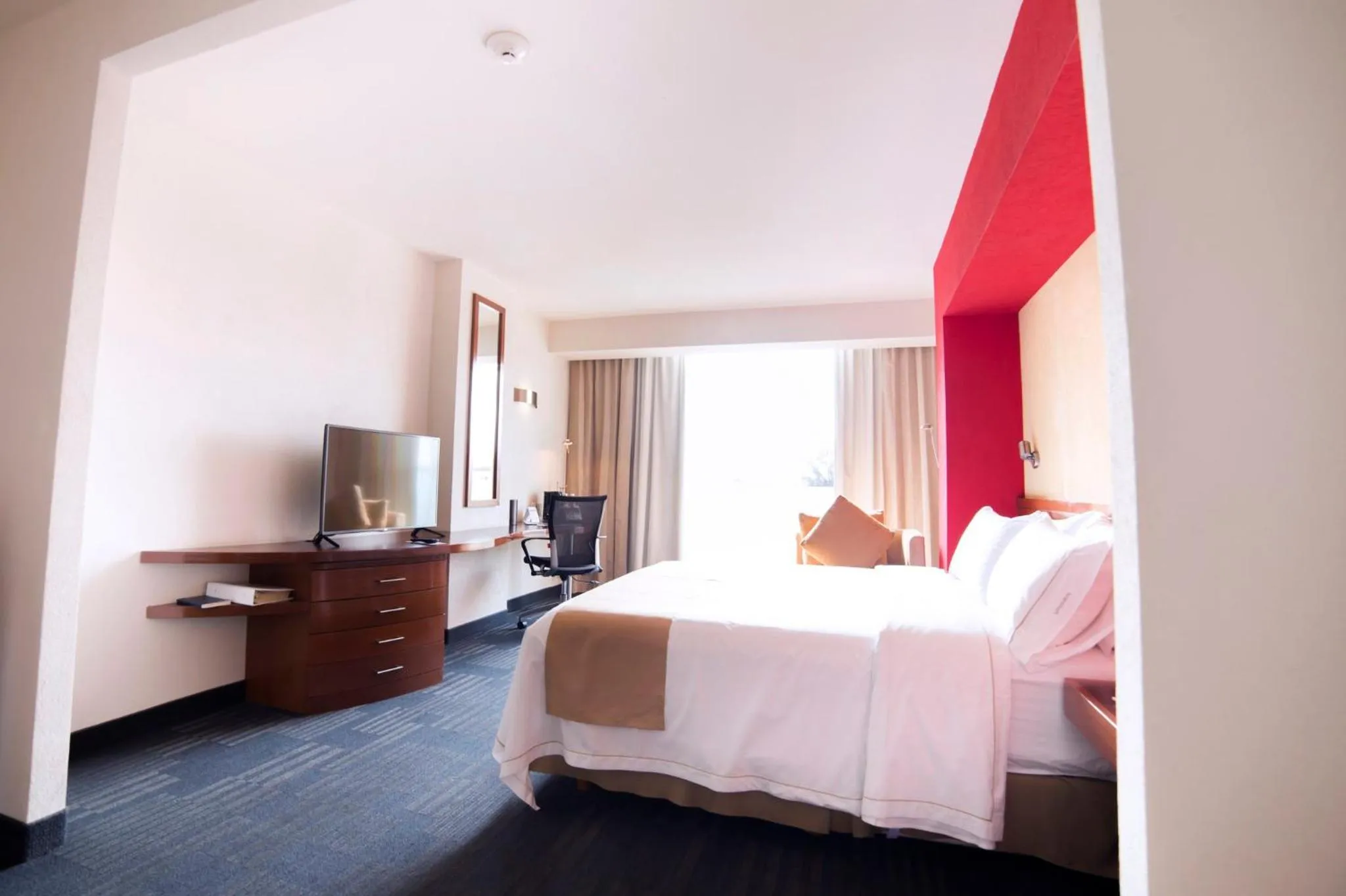 Photo of the whole room, Bed in Holiday Inn Express Guadalajara Expo by IHG