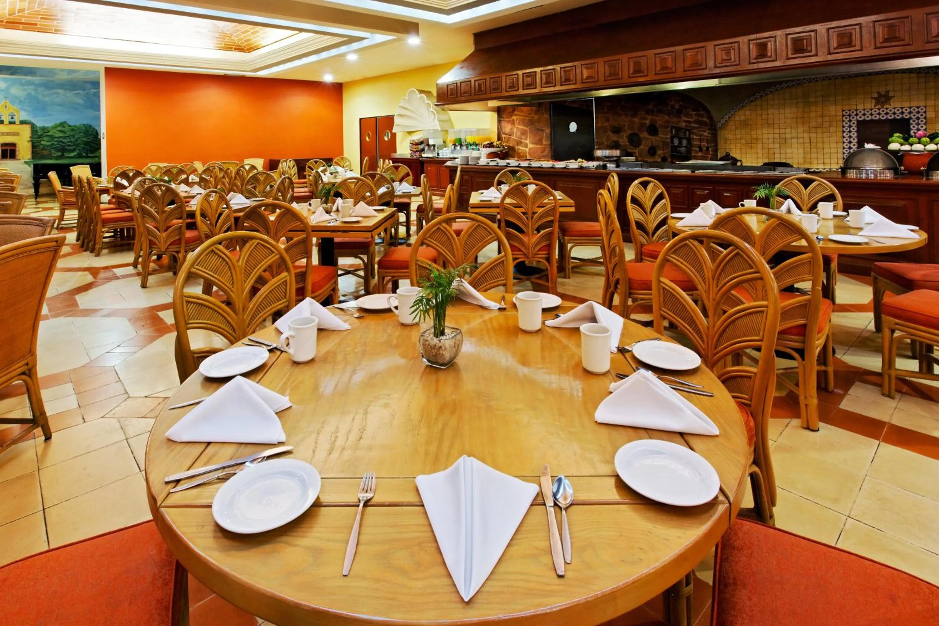 Restaurant/places to eat in Holiday Inn Merida by IHG