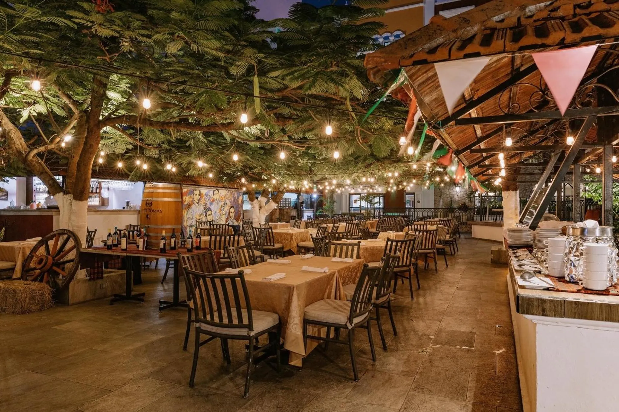 Restaurant/places to eat in Holiday Inn Merida by IHG