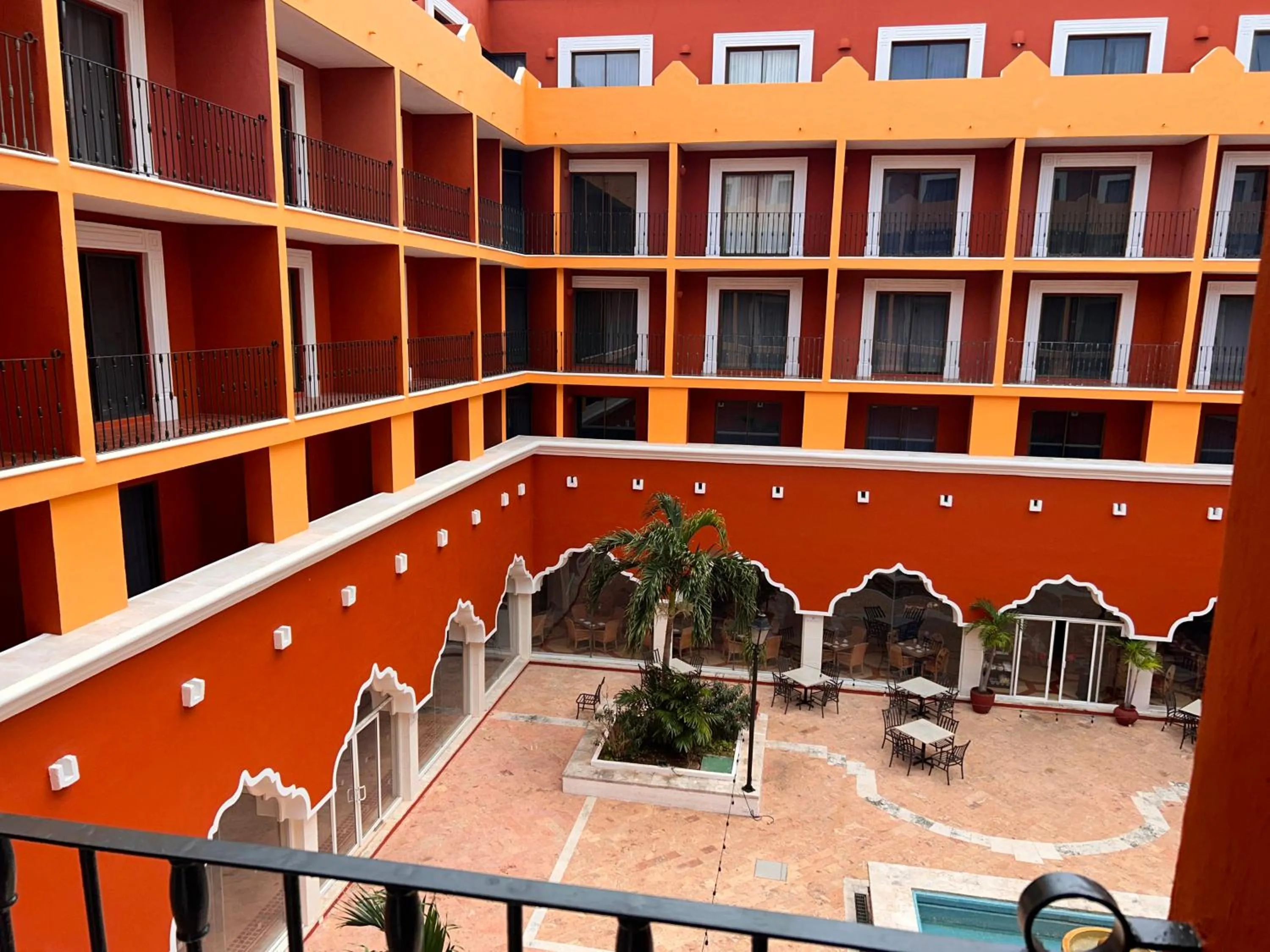 Inner courtyard view in Holiday Inn Merida by IHG