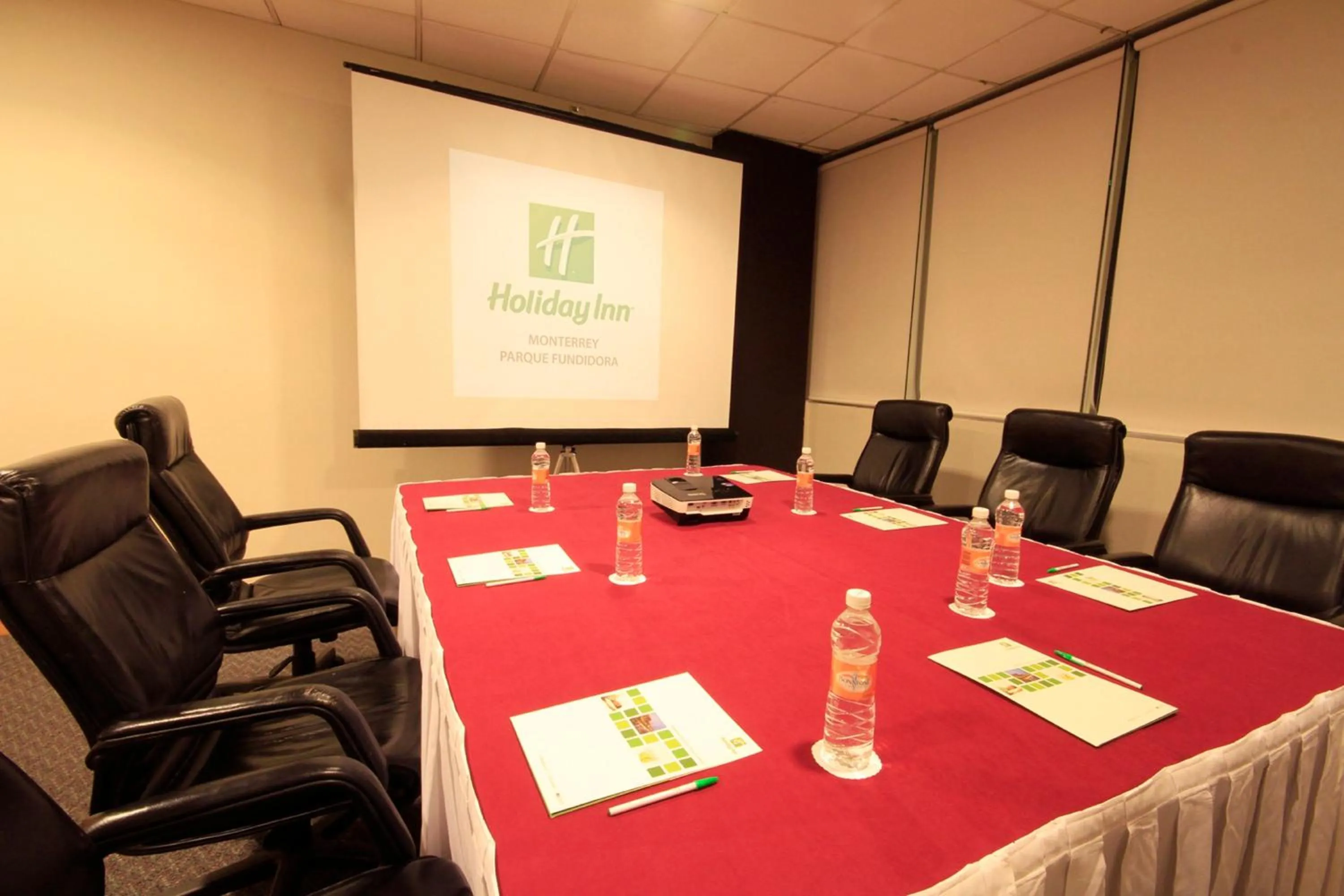 Meeting/conference room in Holiday Inn Monterrey-Parque Fundidora by IHG