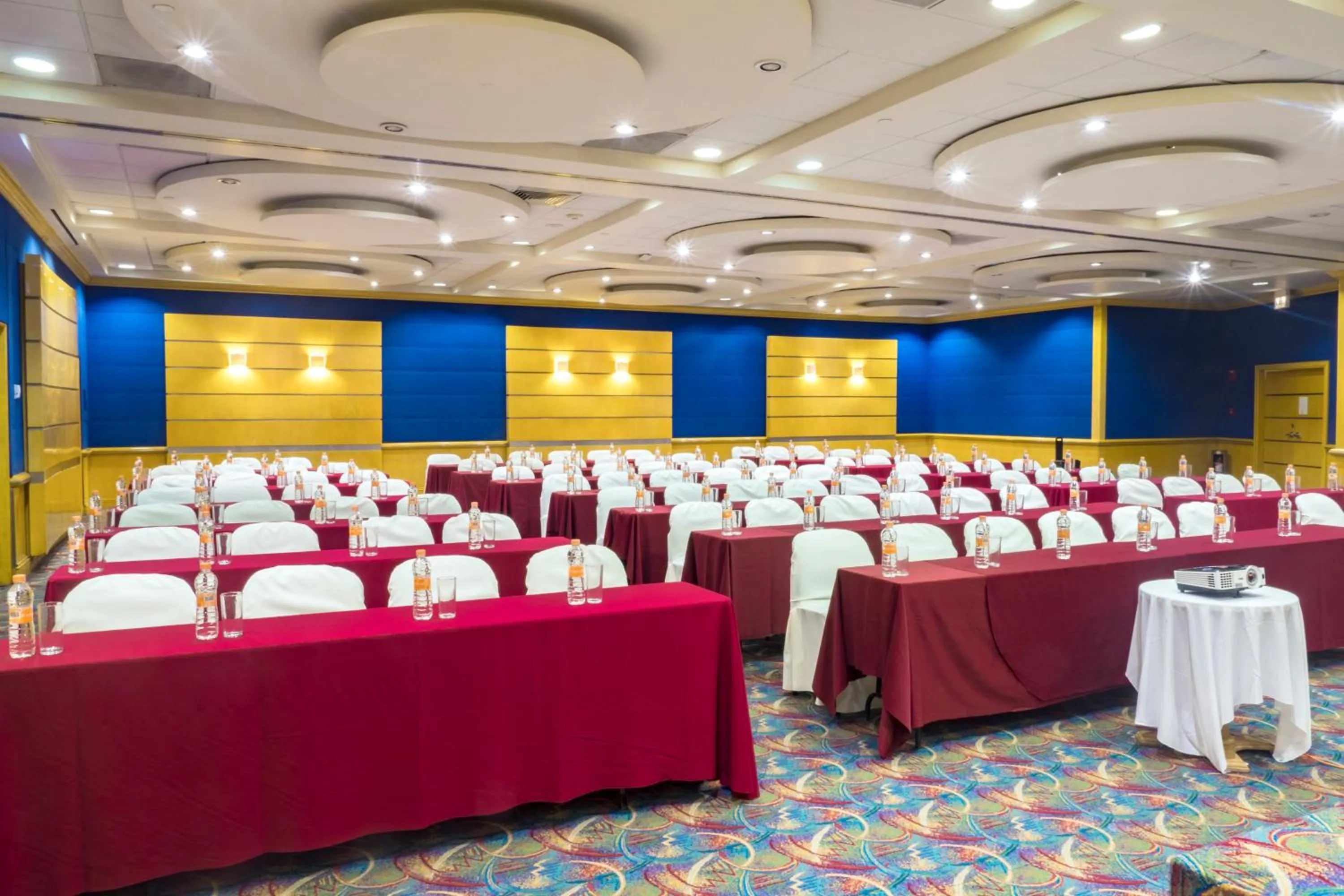 Meeting/conference room in Holiday Inn Monterrey-Parque Fundidora by IHG
