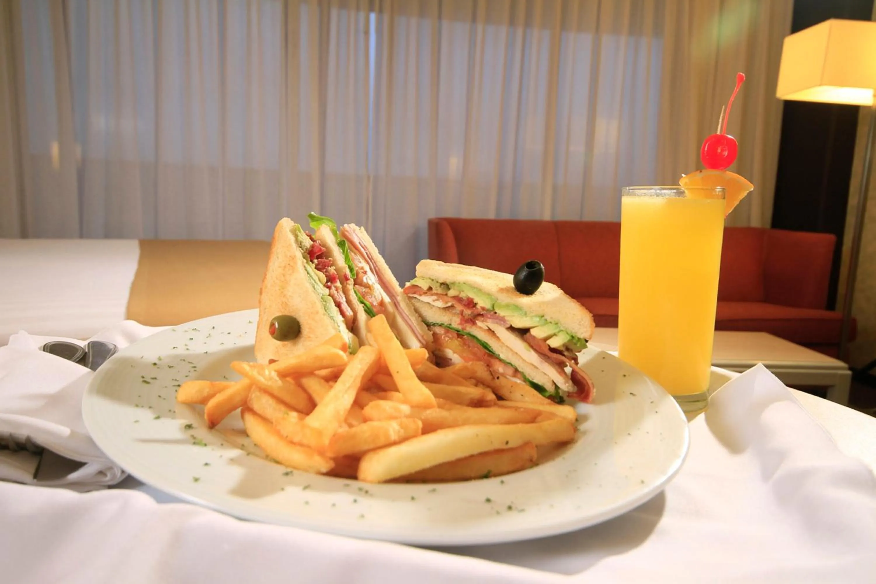 Photo of the whole room in Holiday Inn Monterrey-Parque Fundidora by IHG