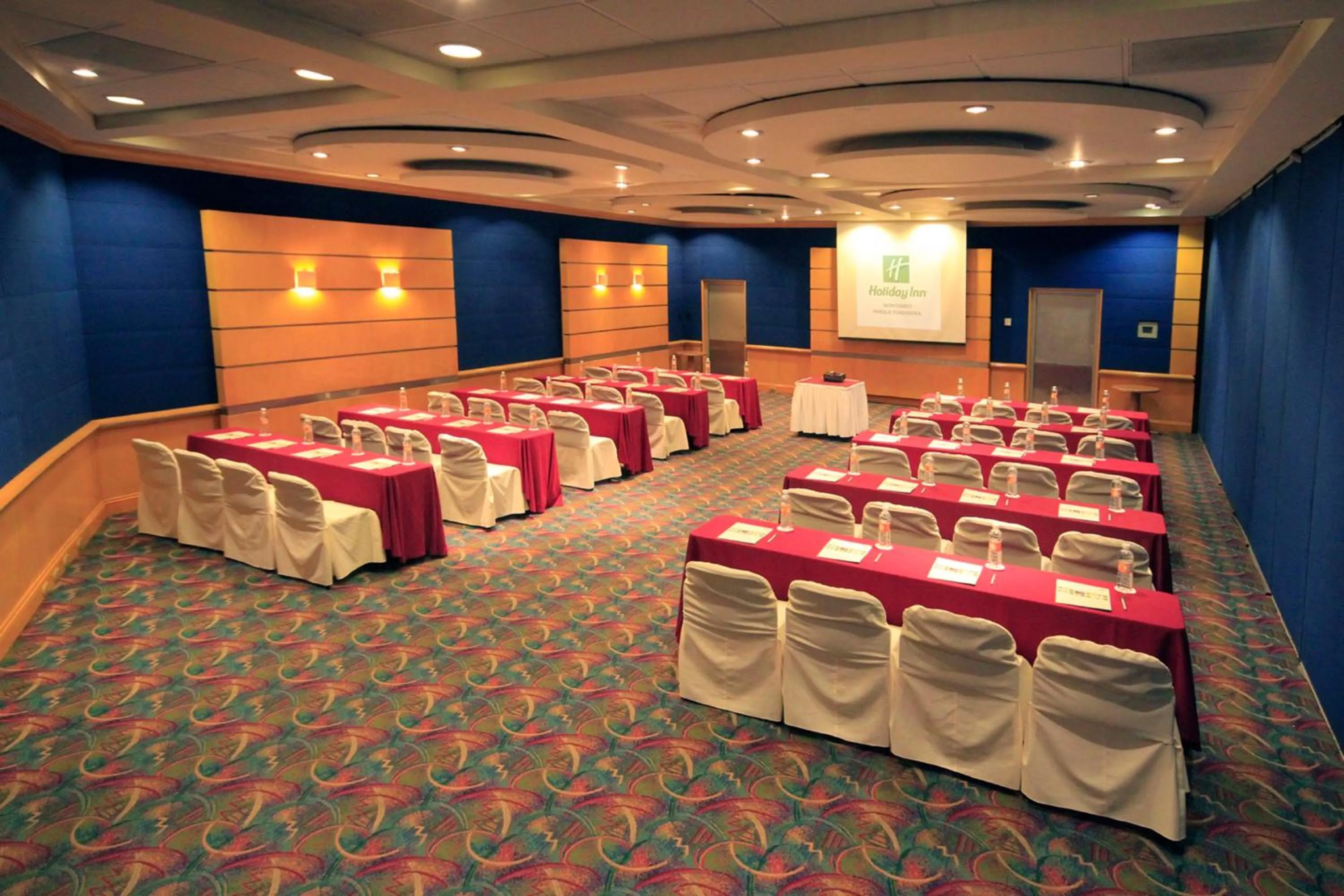 Meeting/conference room in Holiday Inn Monterrey-Parque Fundidora by IHG