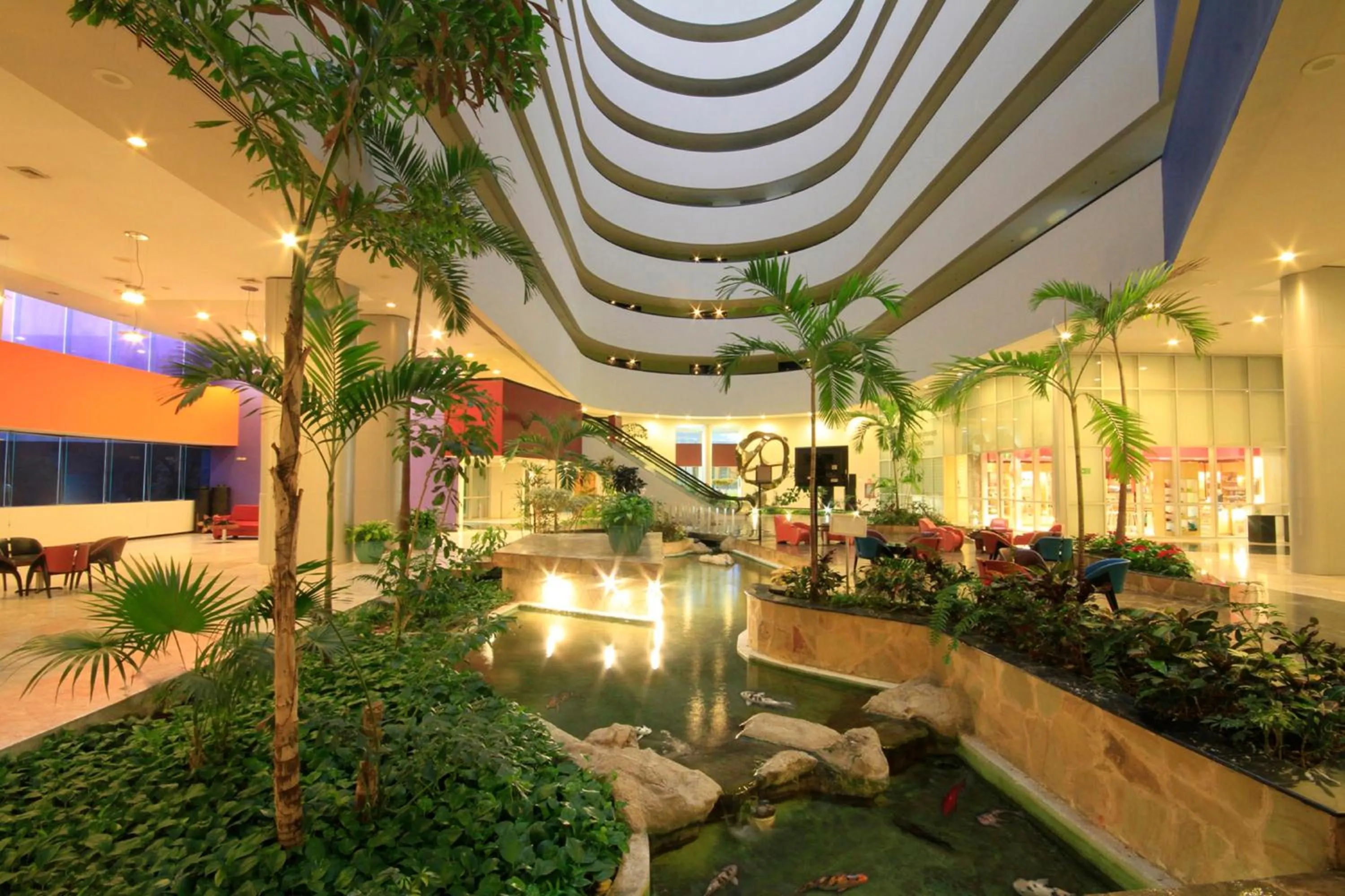 Property building in Holiday Inn Monterrey-Parque Fundidora by IHG