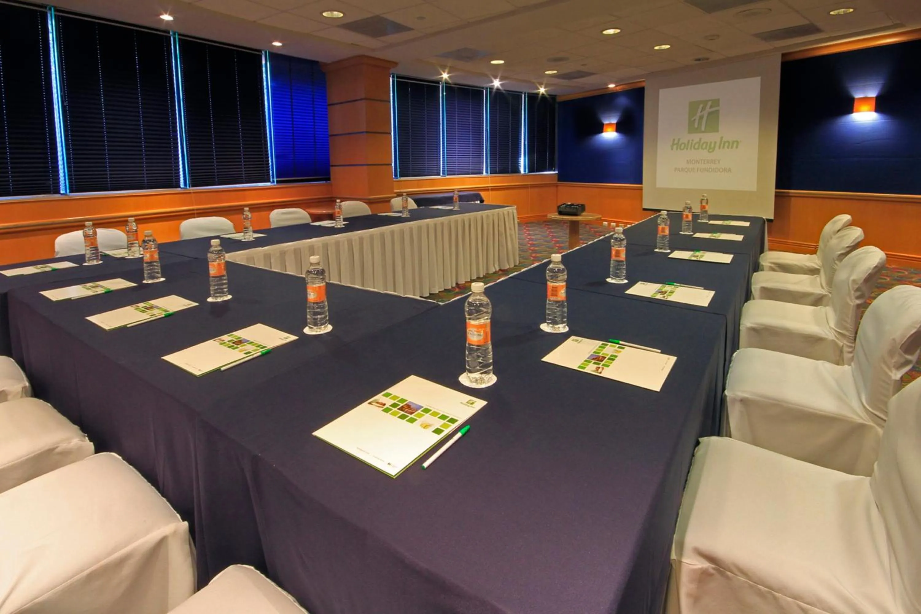 Meeting/conference room in Holiday Inn Monterrey-Parque Fundidora by IHG