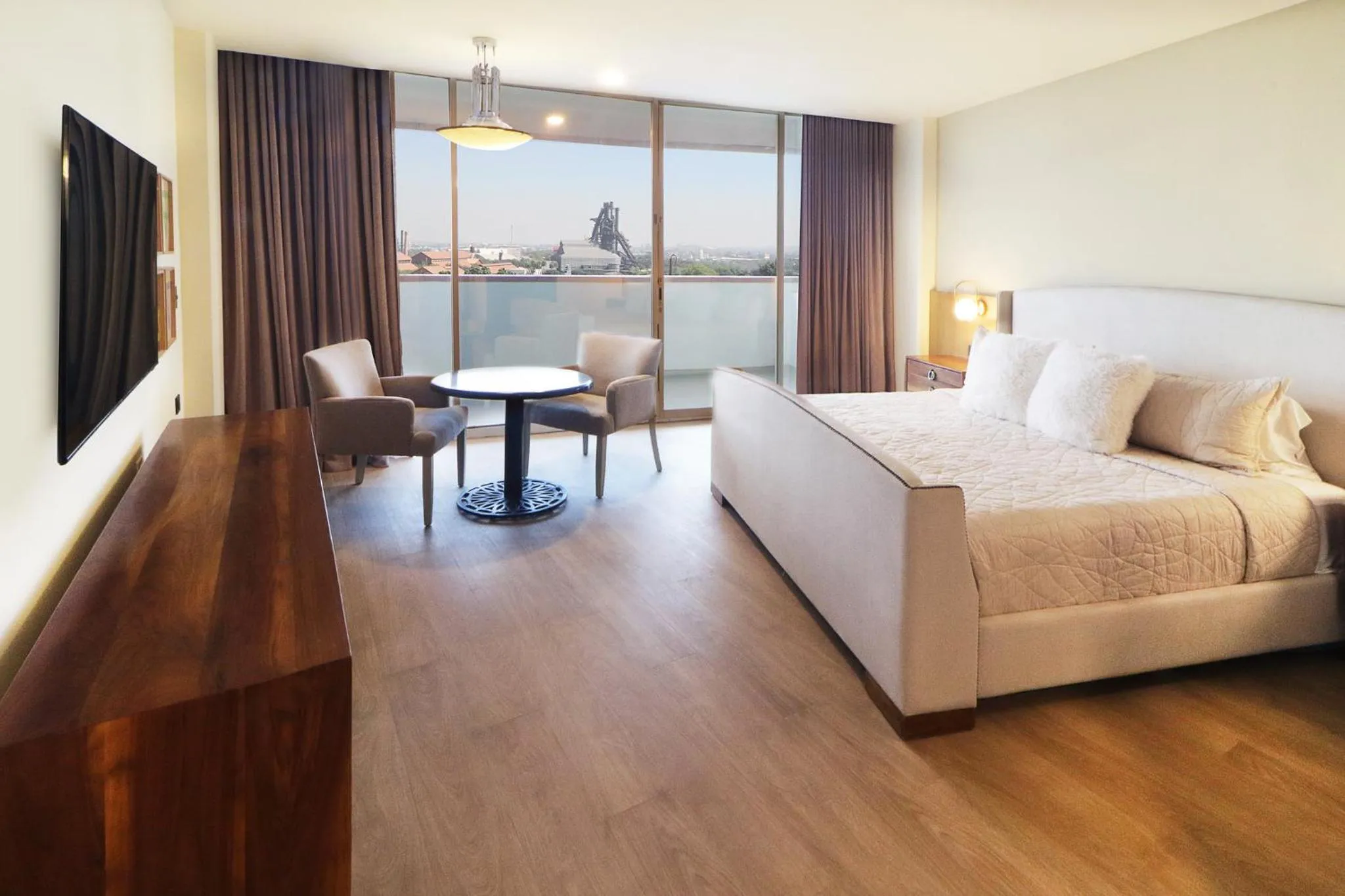 Photo of the whole room, Bed in Holiday Inn Monterrey-Parque Fundidora by IHG