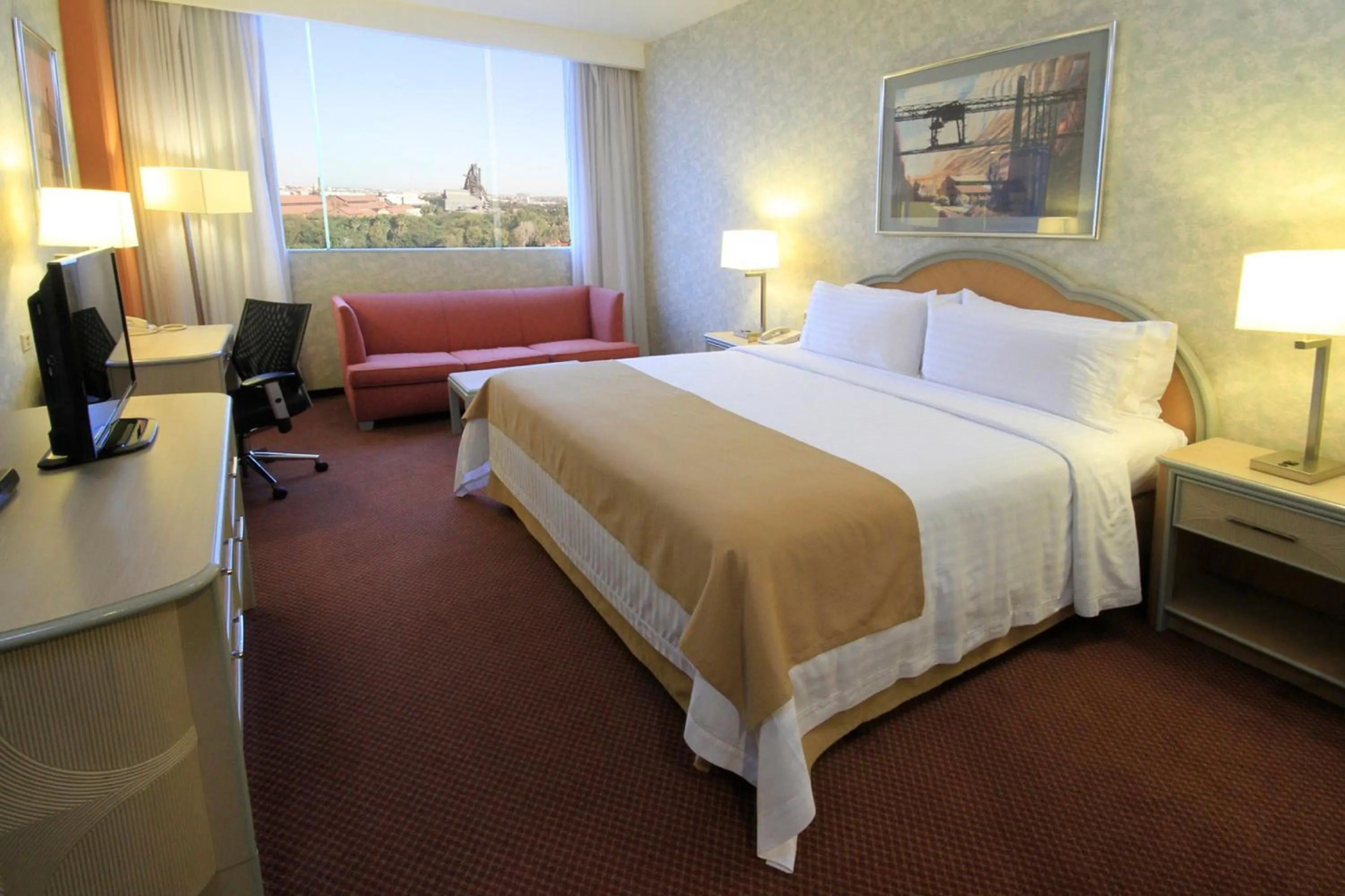 Photo of the whole room, Bed in Holiday Inn Monterrey-Parque Fundidora by IHG