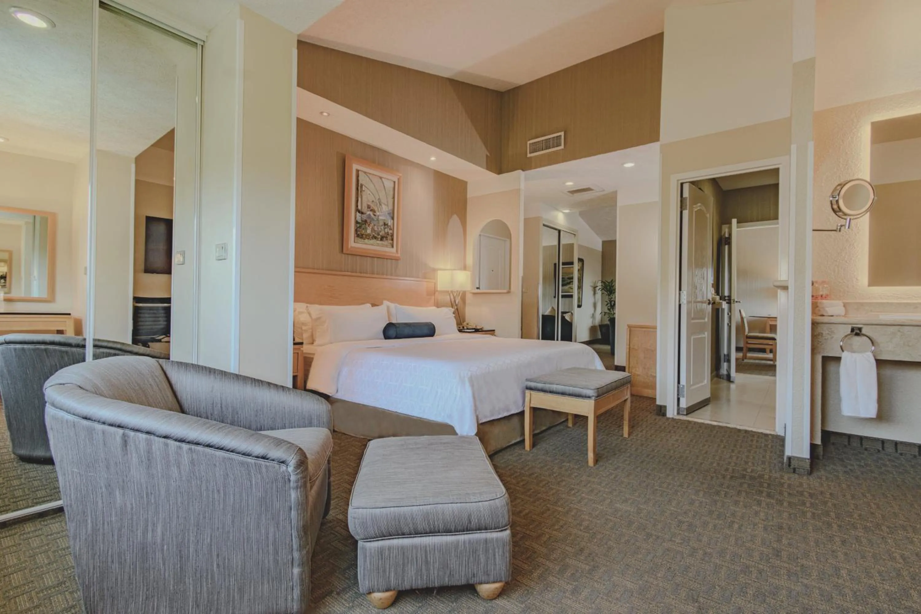 Photo of the whole room, Bed in Holiday Inn Cuernavaca by IHG