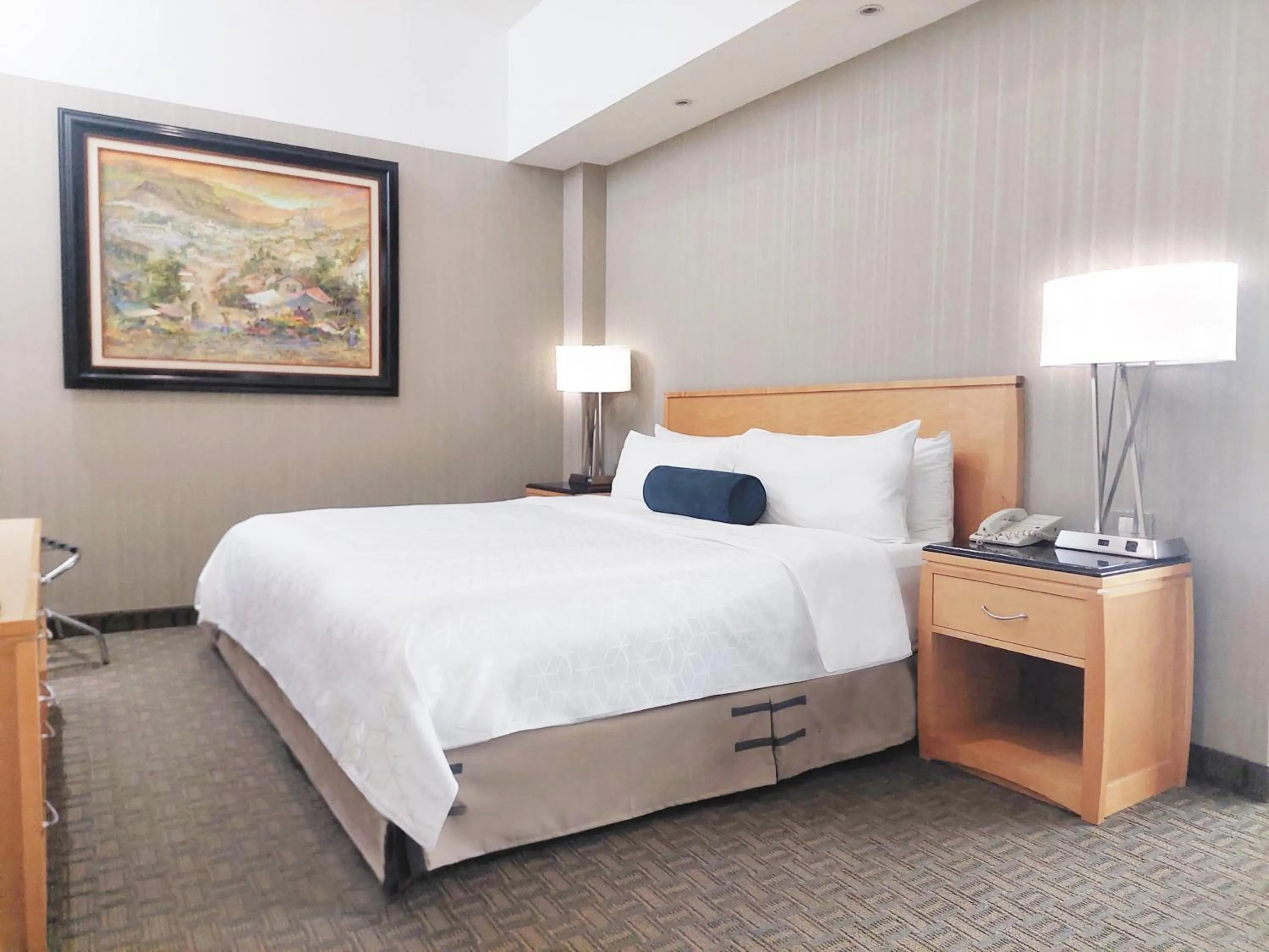 Photo of the whole room, Bed in Holiday Inn Cuernavaca by IHG