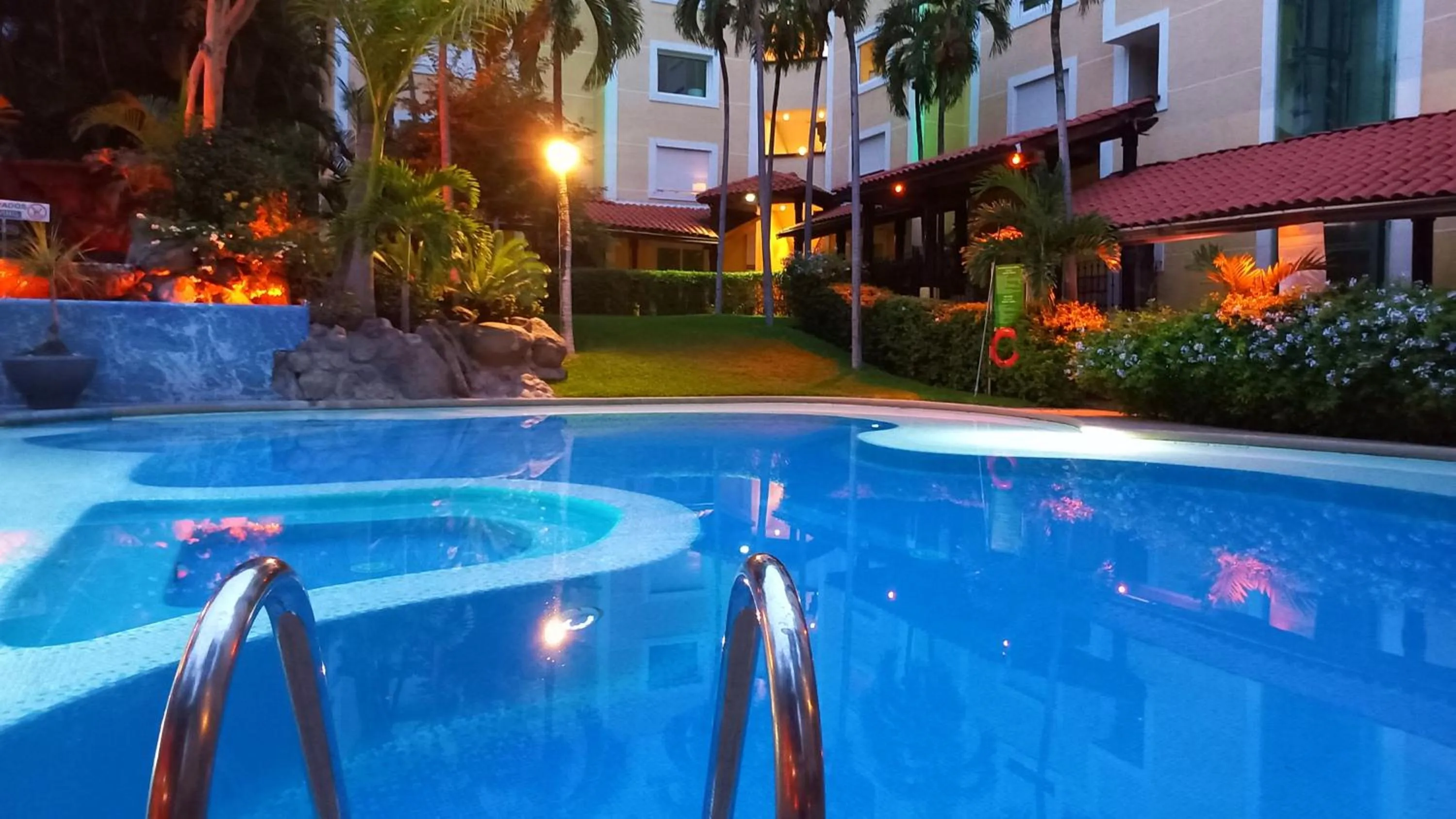 Swimming pool in Holiday Inn Cuernavaca by IHG