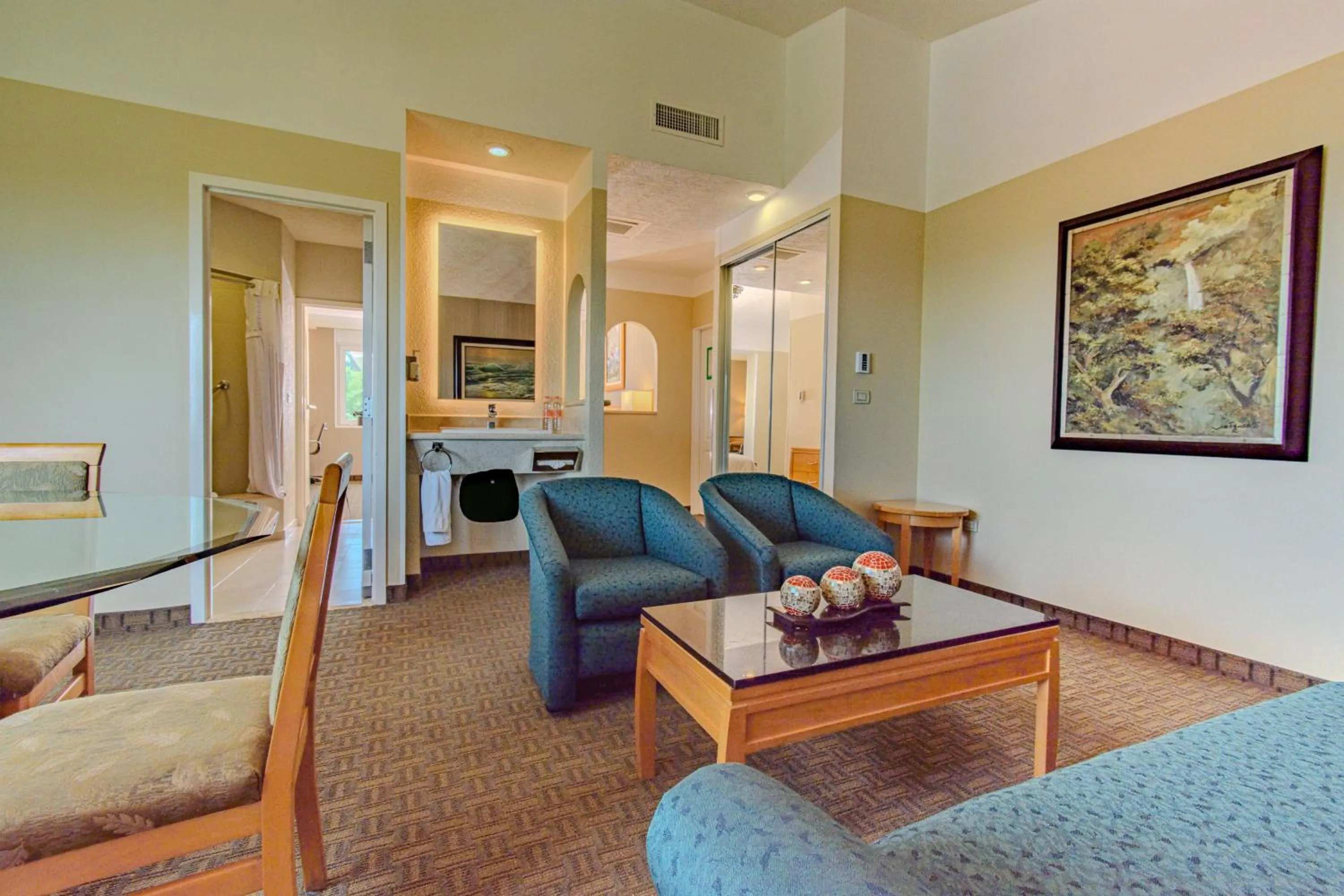 Photo of the whole room in Holiday Inn Cuernavaca by IHG