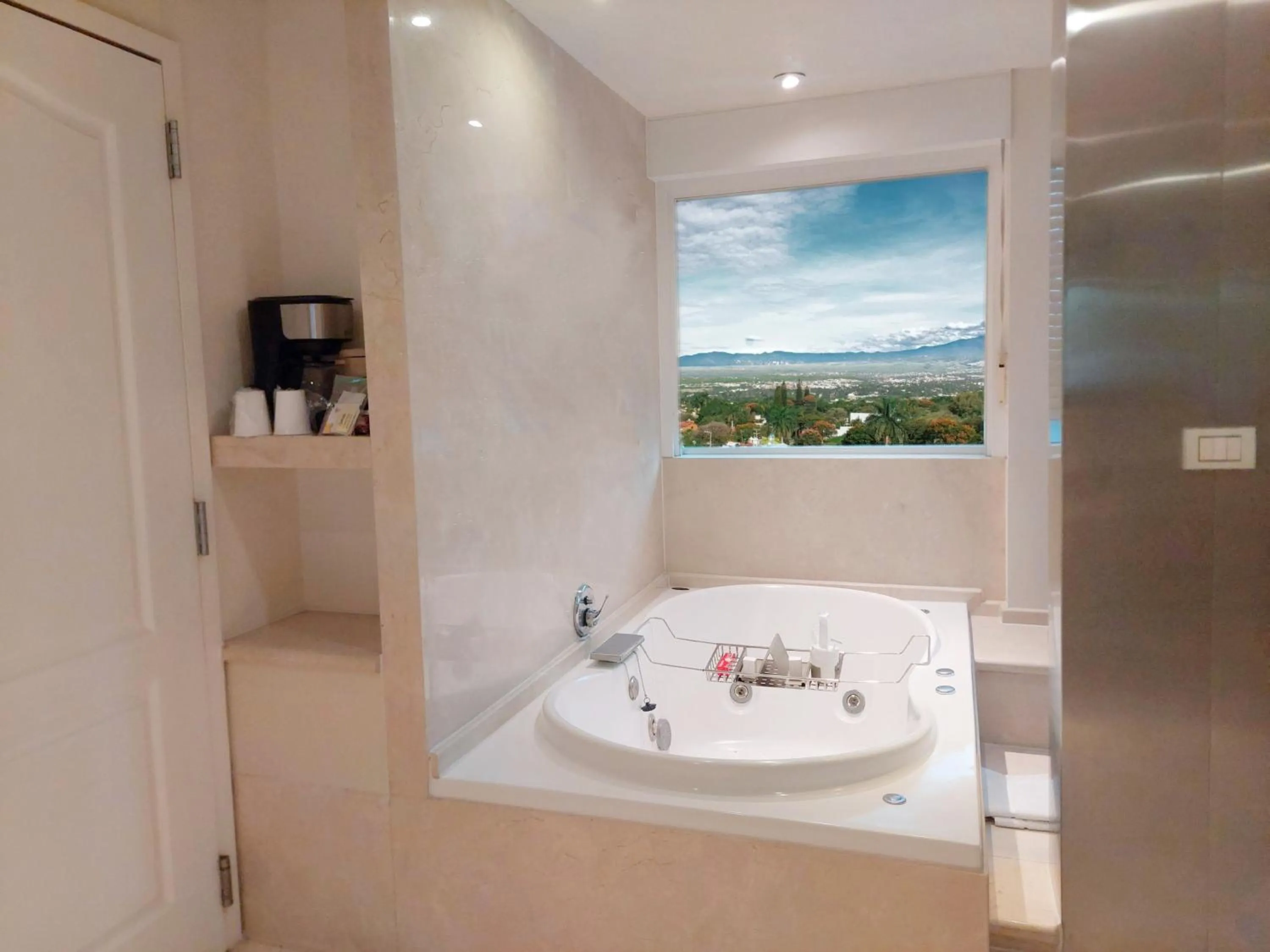 Photo of the whole room in Holiday Inn Cuernavaca by IHG