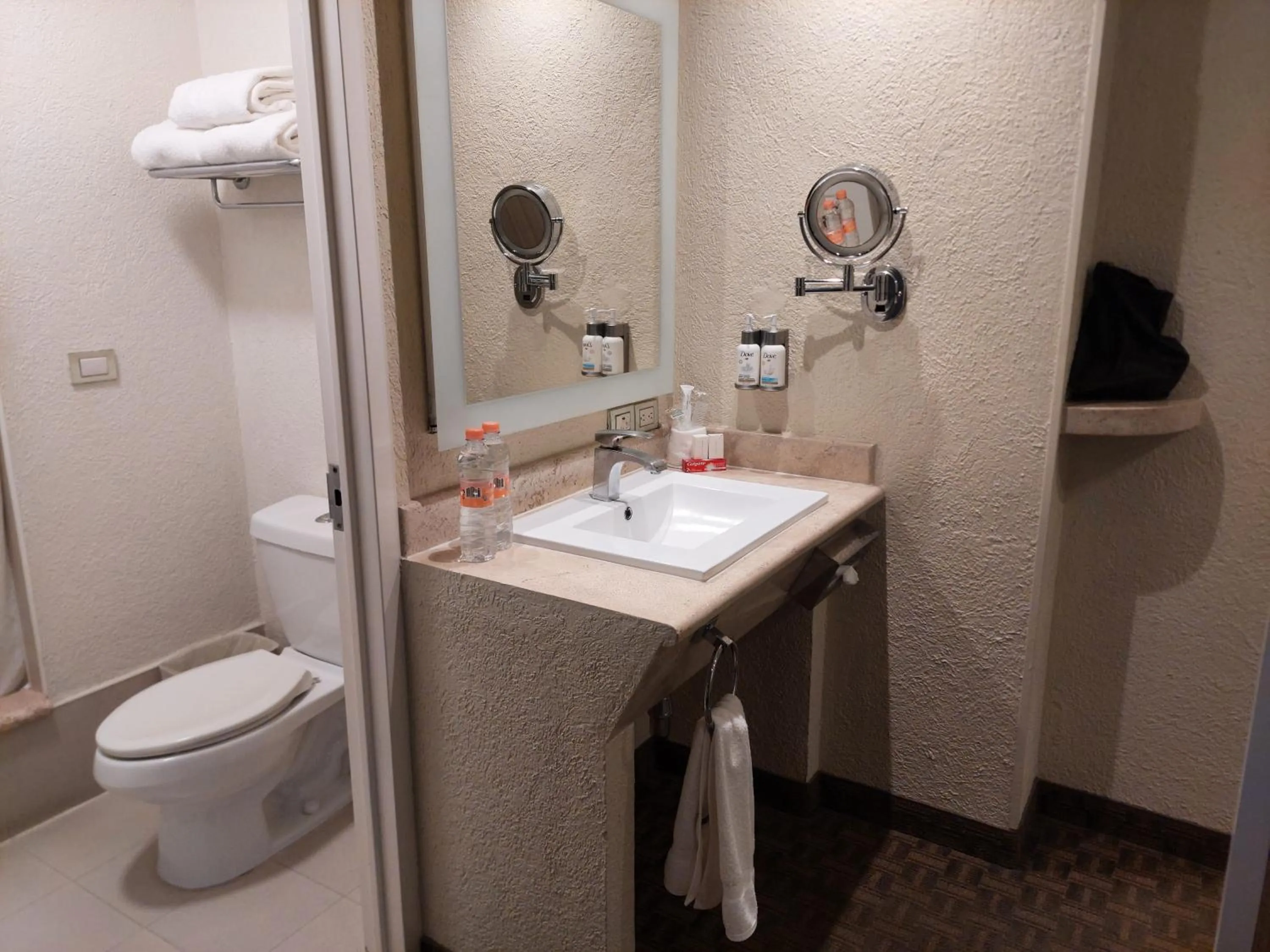 Toilet in Holiday Inn Cuernavaca by IHG