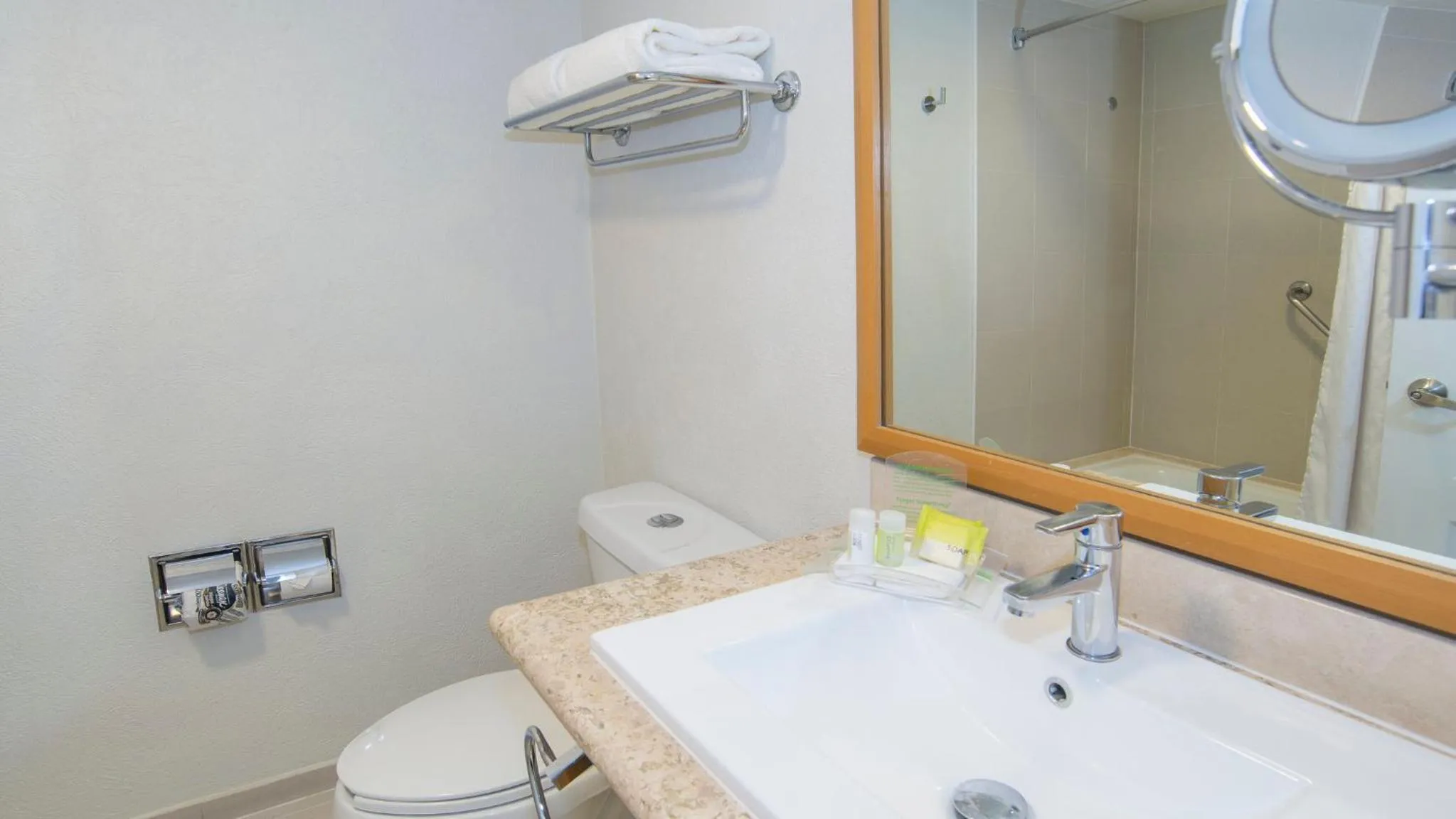 Bathroom in Holiday Inn Cuernavaca by IHG