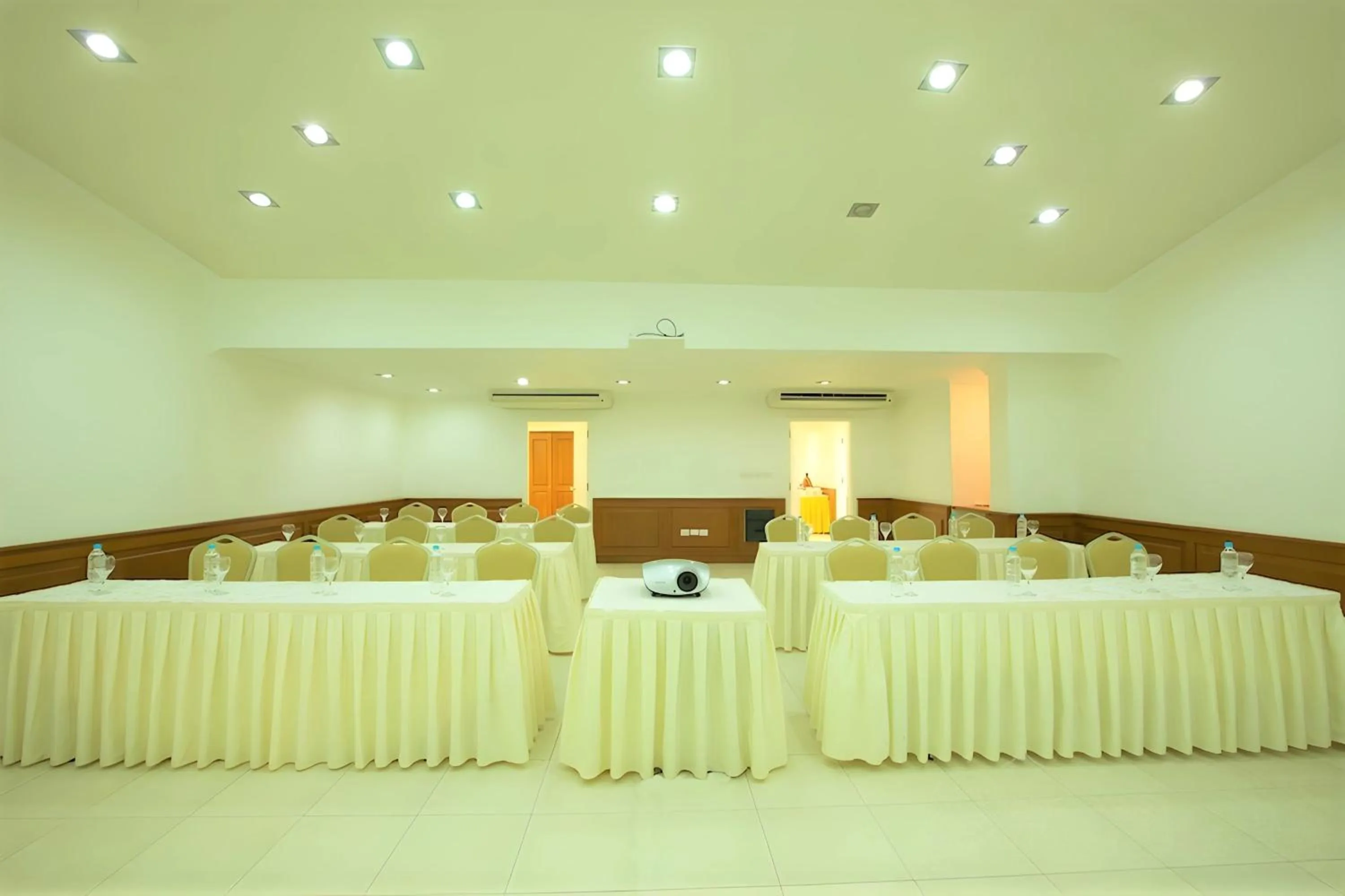 Meeting/conference room in Holiday Inn Cuernavaca by IHG