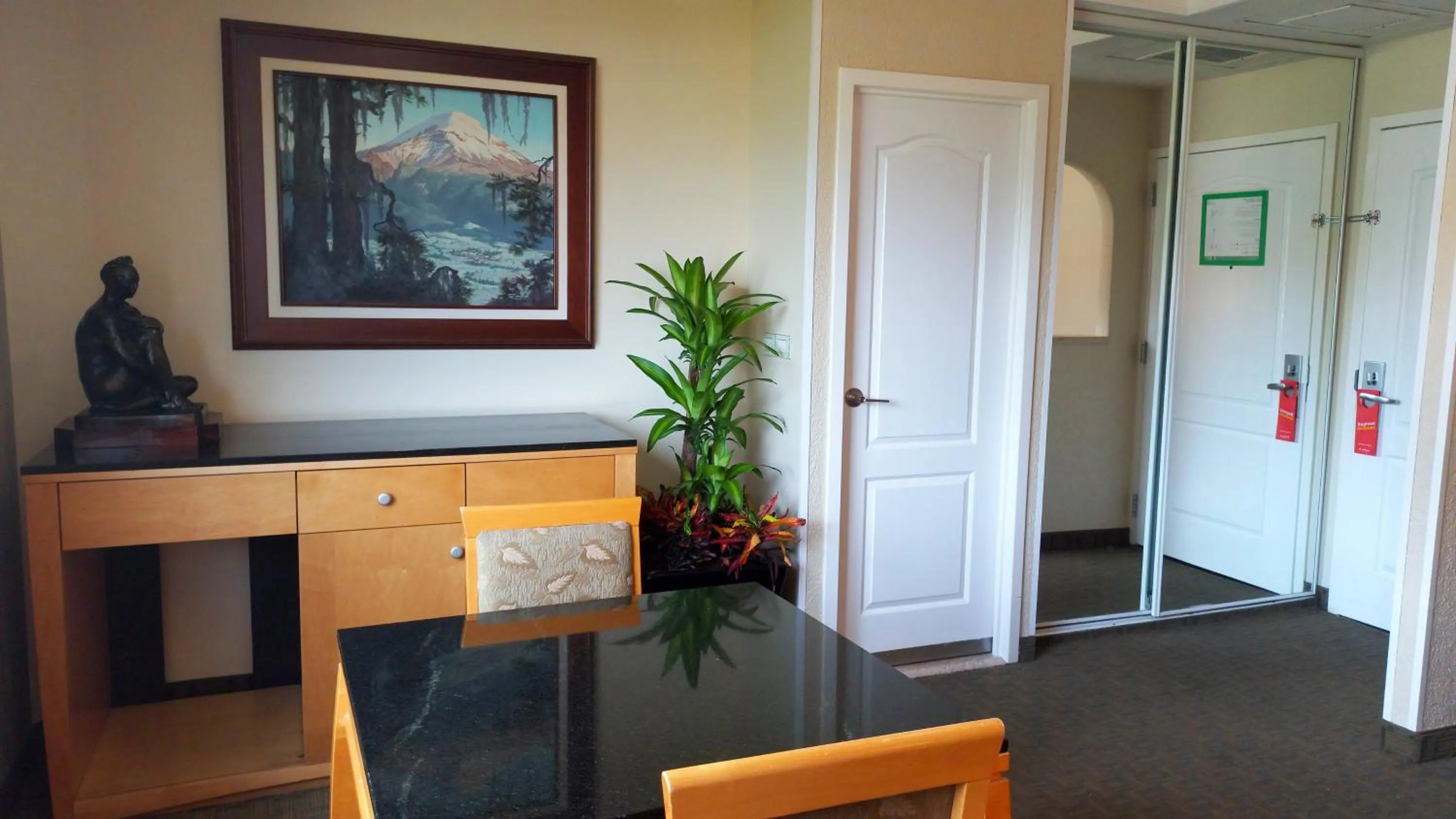 Photo of the whole room in Holiday Inn Cuernavaca by IHG