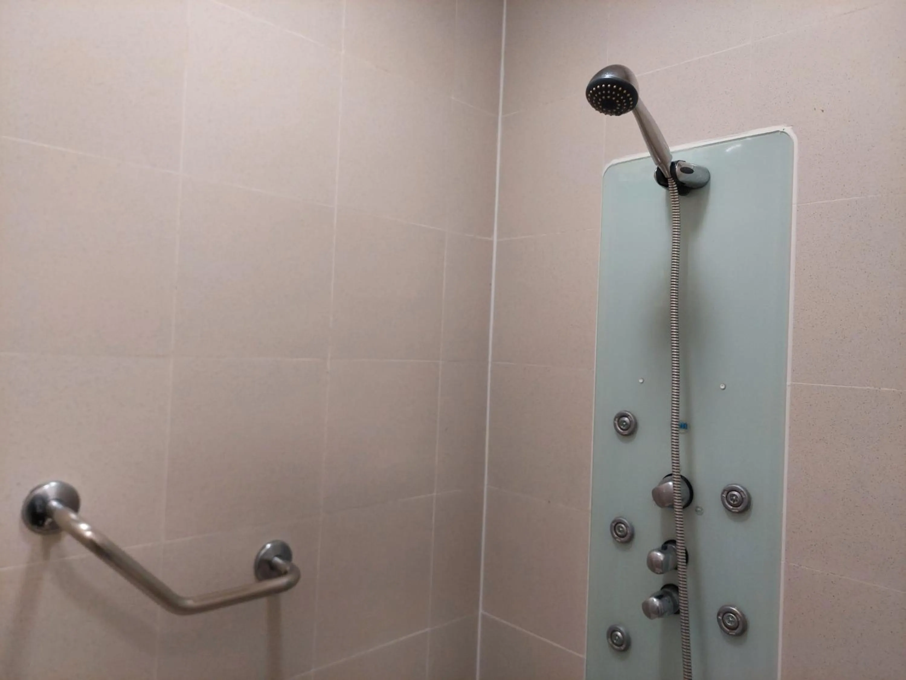 Shower in Holiday Inn Cuernavaca by IHG