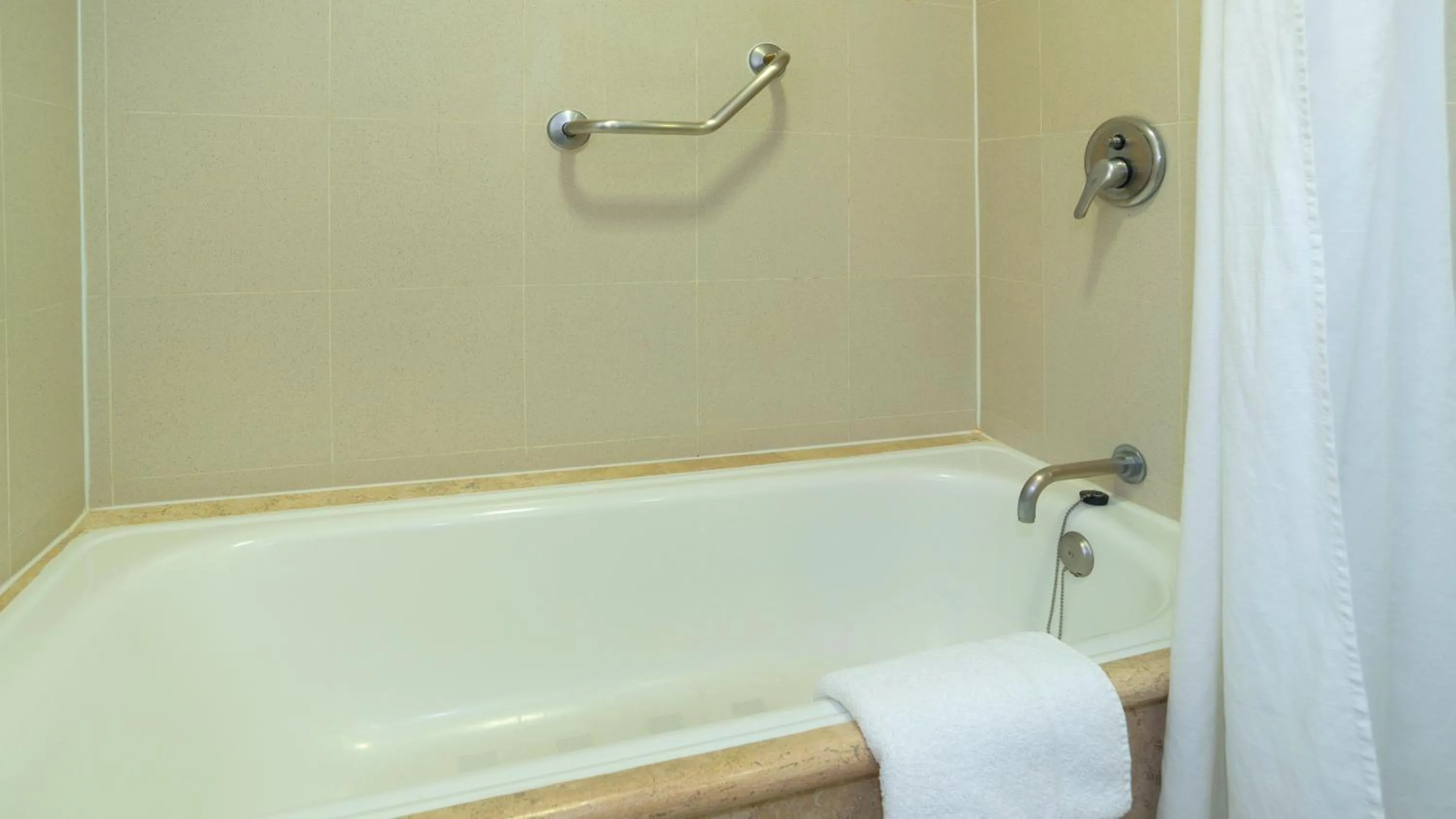 Bathroom in Holiday Inn Cuernavaca by IHG