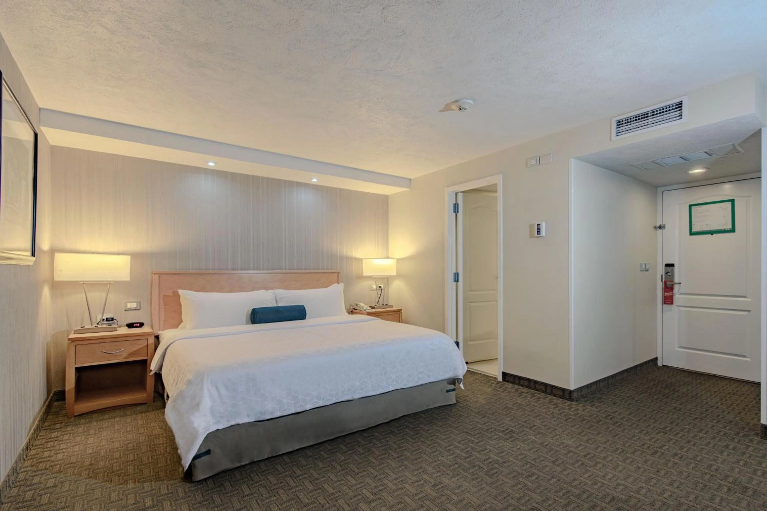 Photo of the whole room, Bed in Holiday Inn Cuernavaca by IHG