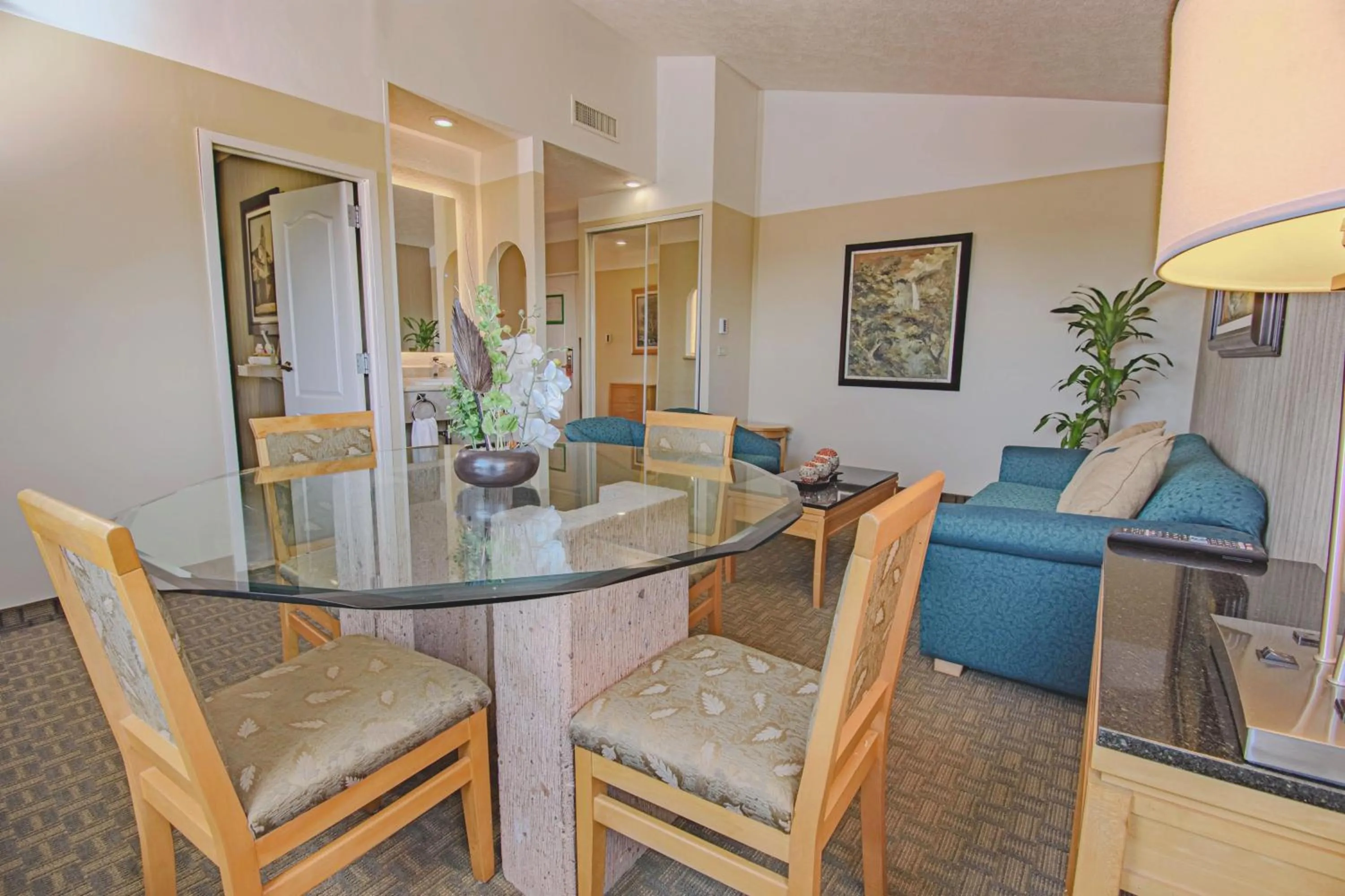 Photo of the whole room in Holiday Inn Cuernavaca by IHG